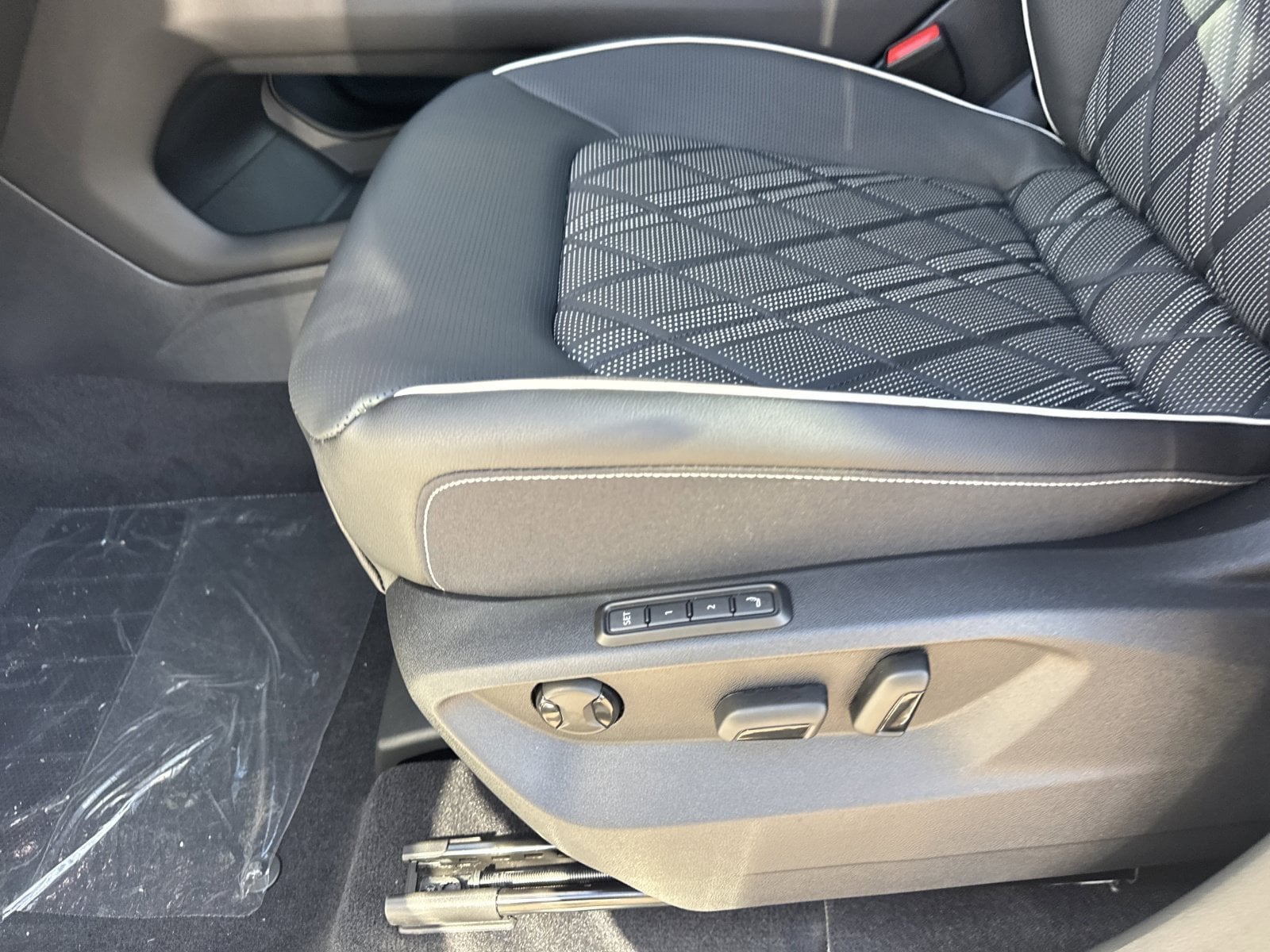 2026 Volkswagen Atlas SEL Premium R-Line - Photo 17