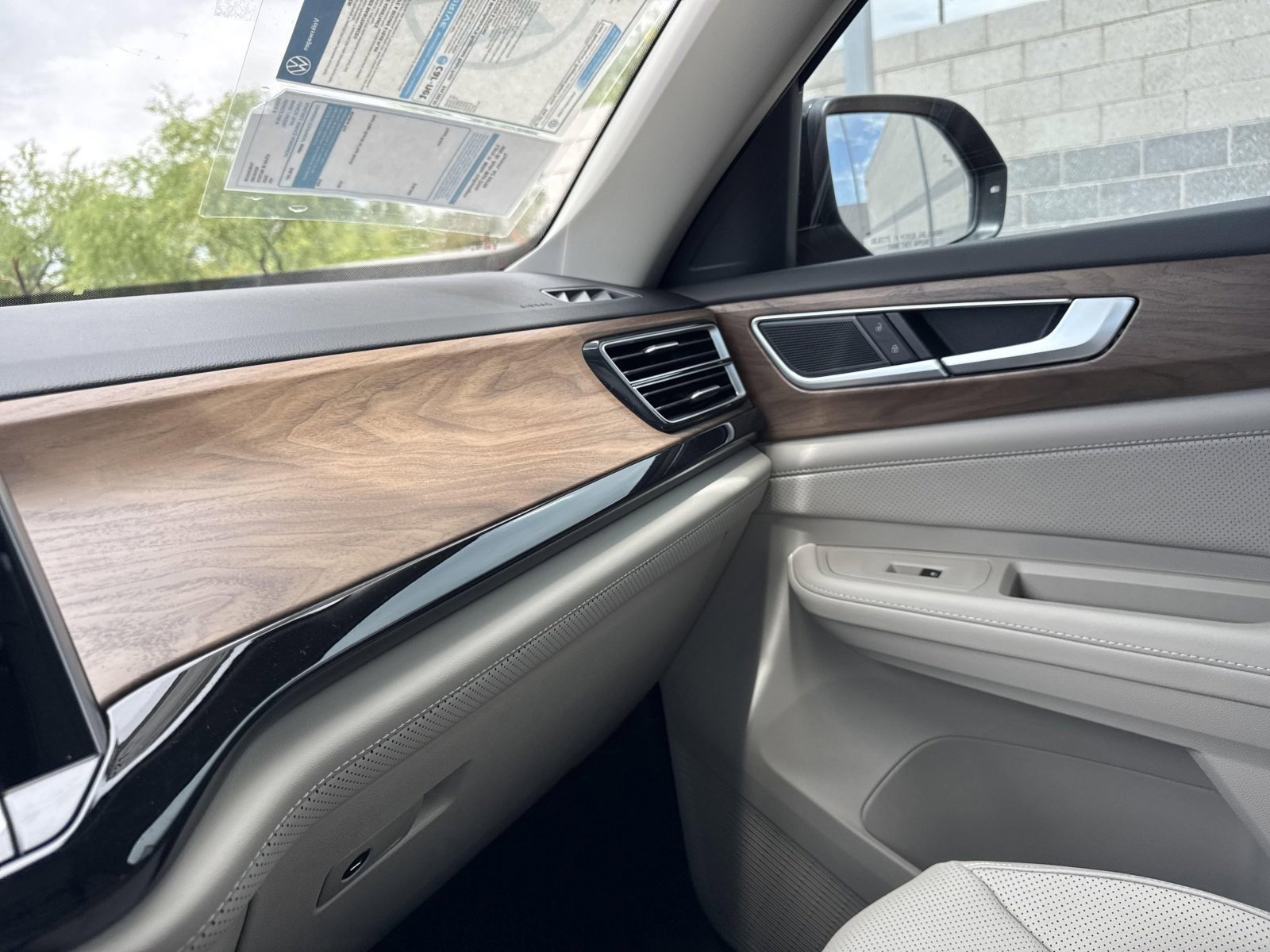 2025 Volkswagen Atlas SE w/Tech - Photo 27