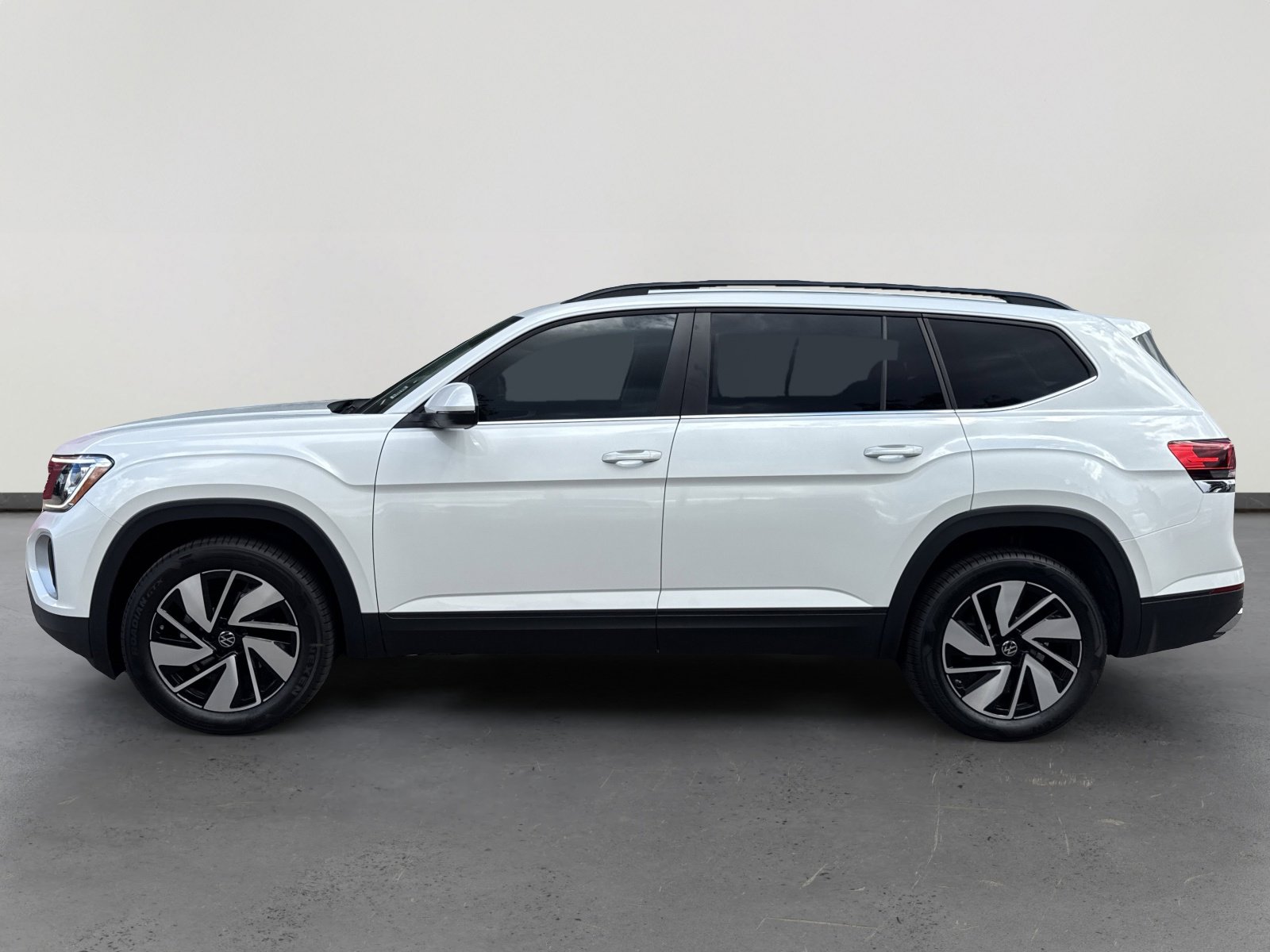 2026 Volkswagen Atlas SE Technology photo 2