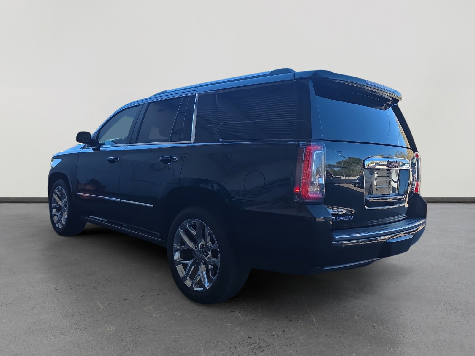 2017 Gmc Yukon Denali photo 2