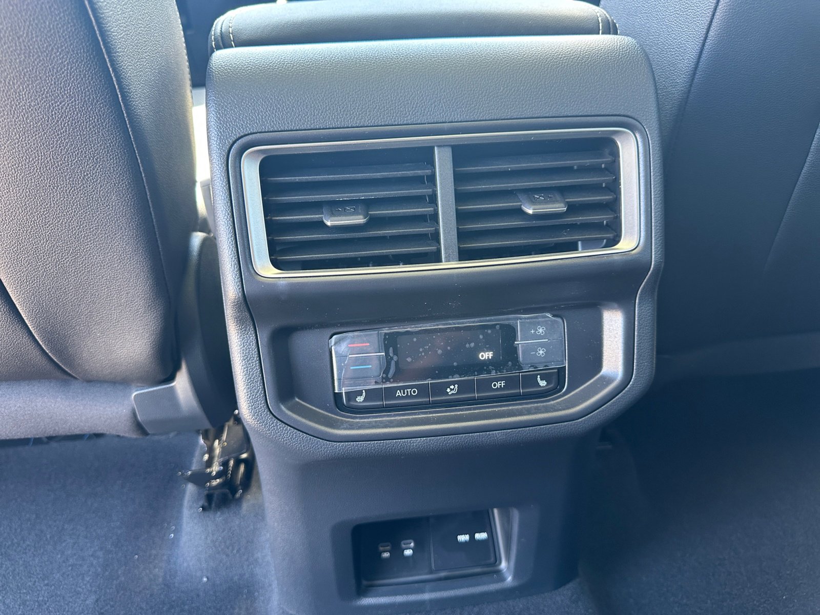 2025 Volkswagen Atlas SEL Premium R-Line - Photo 33