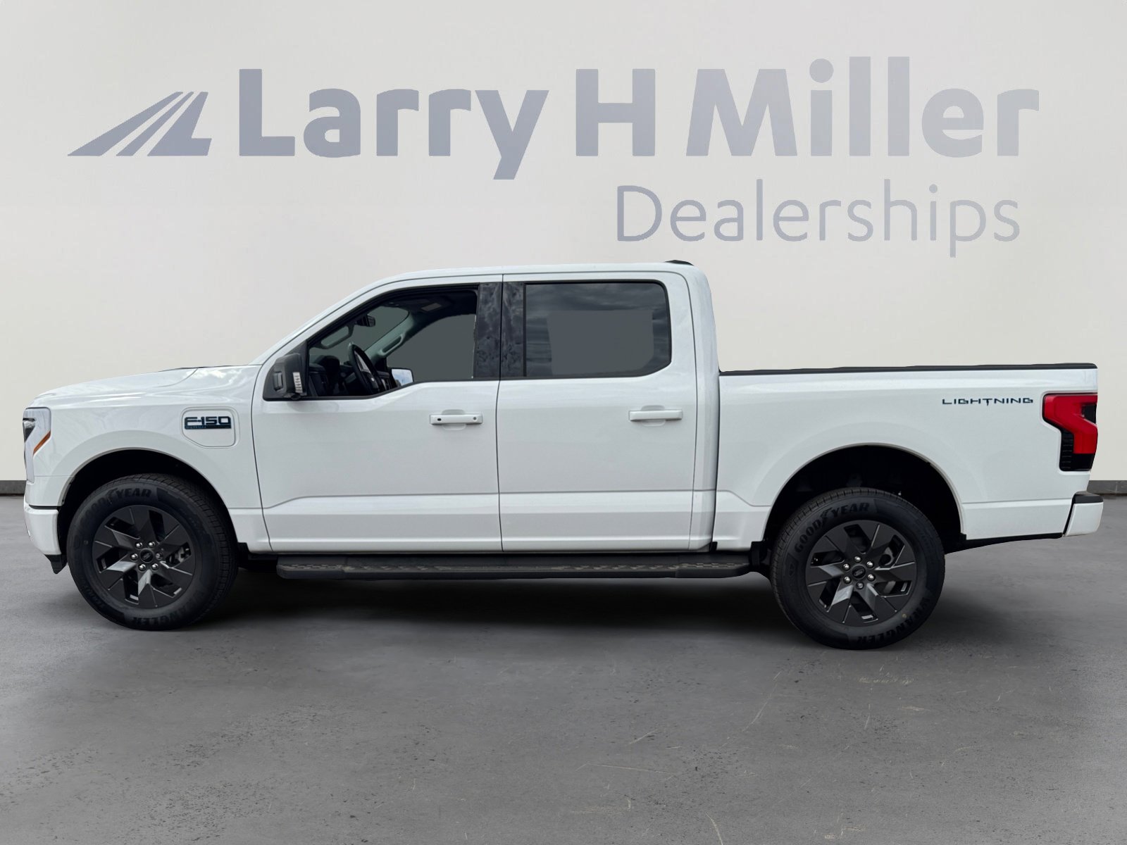 2025 Ford F-150 Lightning photo 3