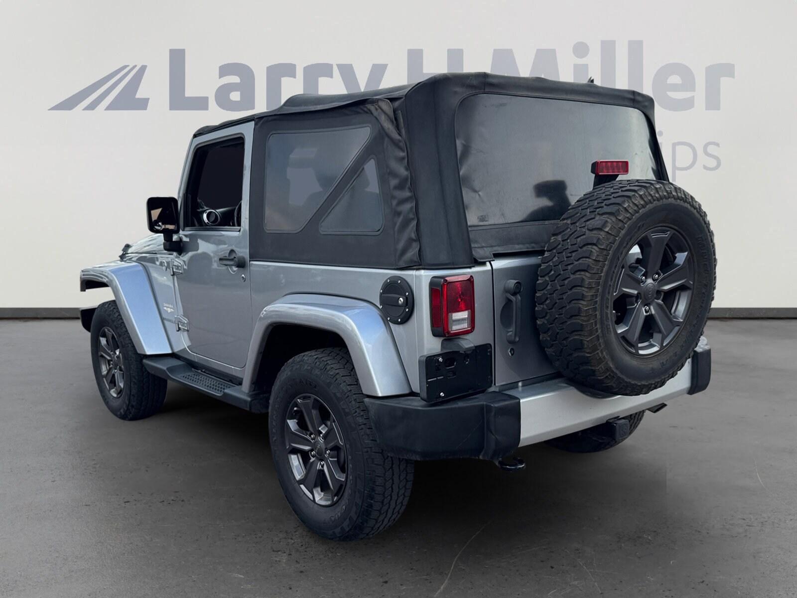 2014 Jeep Wrangler Sahara photo 2