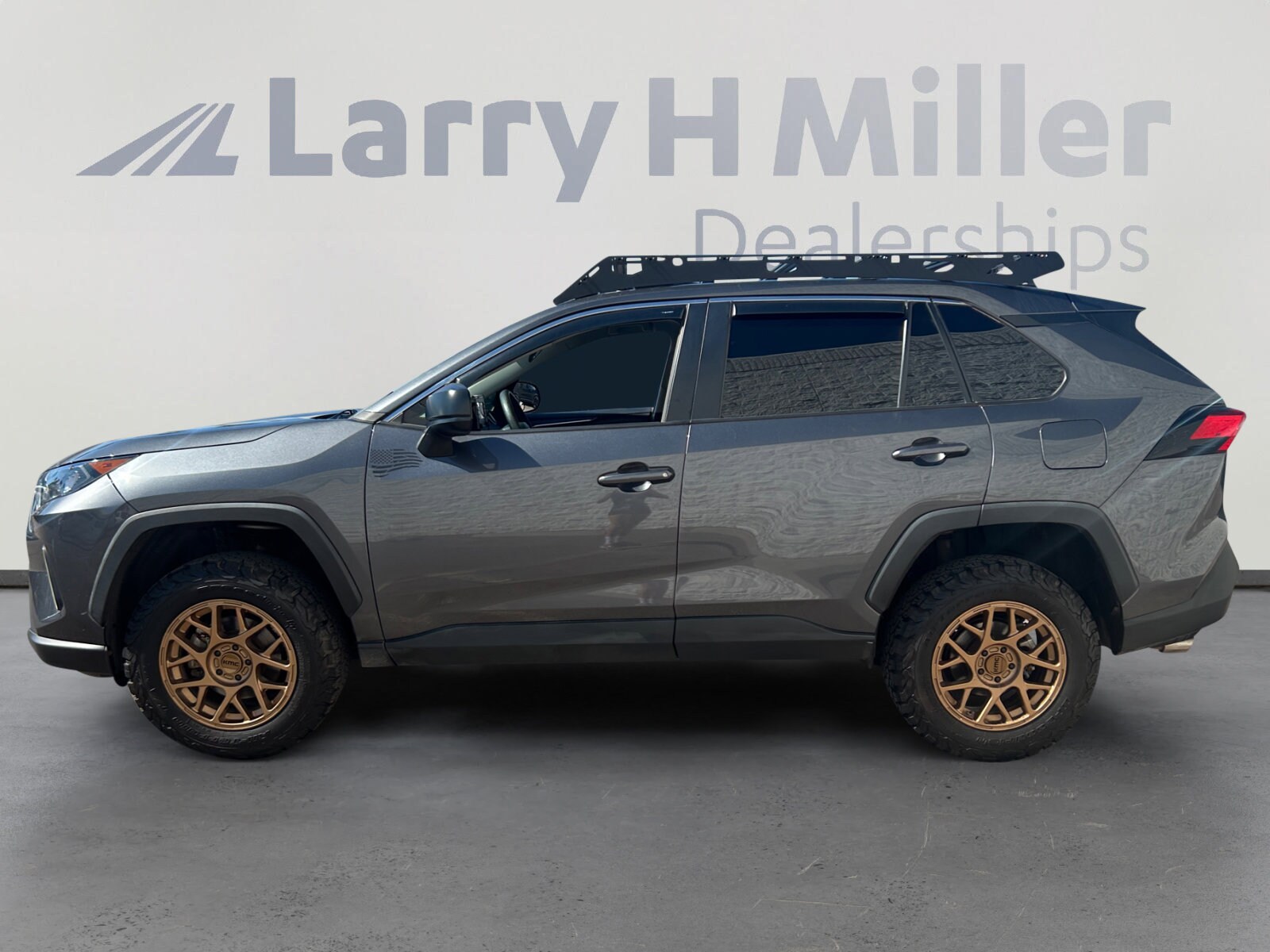 2022 Toyota RAV4 LE photo 3