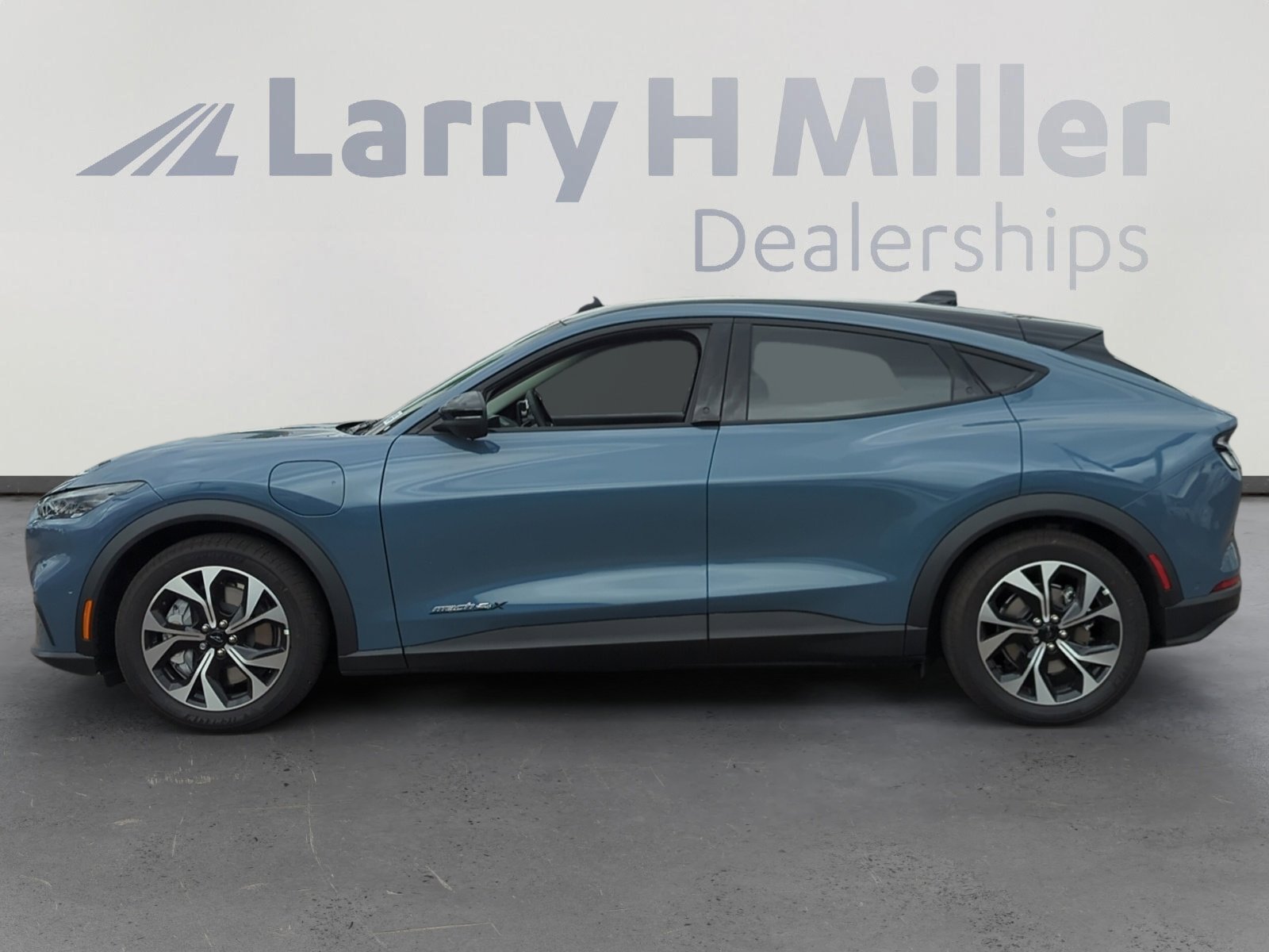2024 Ford Mustang Mach-E Select photo 3