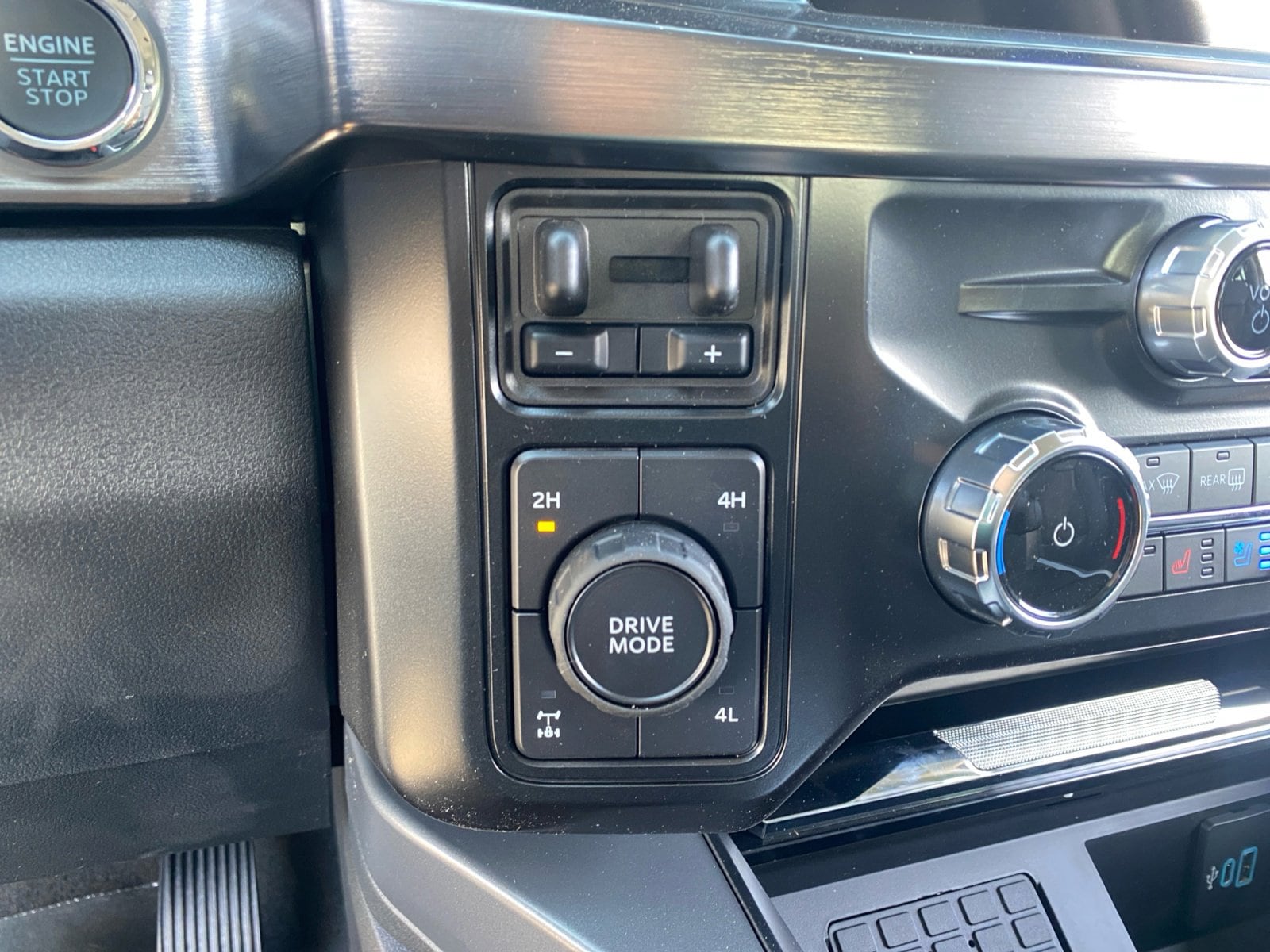 2025 Ford F-350 Super Duty Lariat - Photo 32