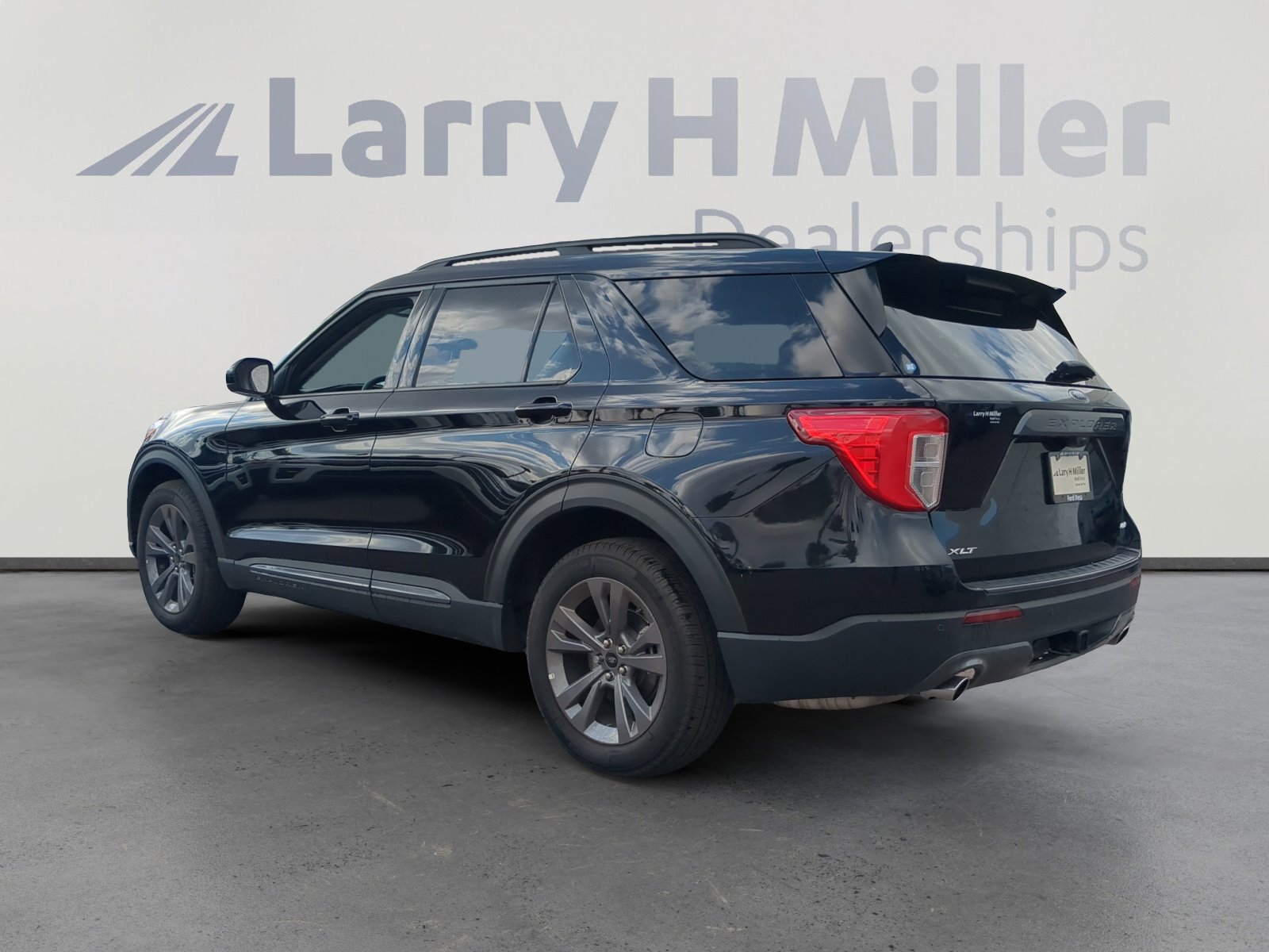 2024 Ford Explorer XLT photo 2