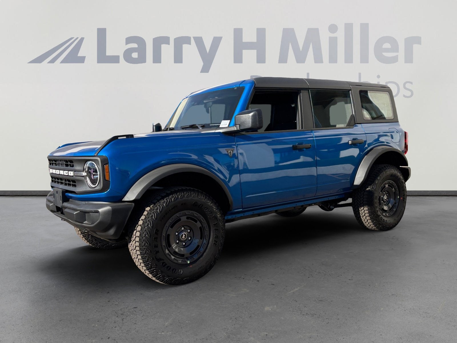 2025 Ford Bronco 4-Door Base's photo