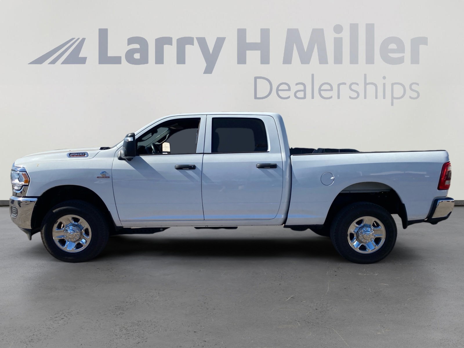 2023 Ram 2500 Tradesman photo 3
