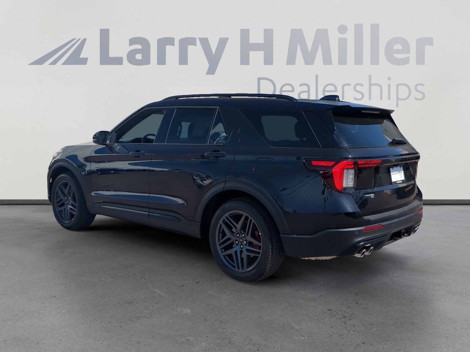 2025 Ford Explorer ST photo 4