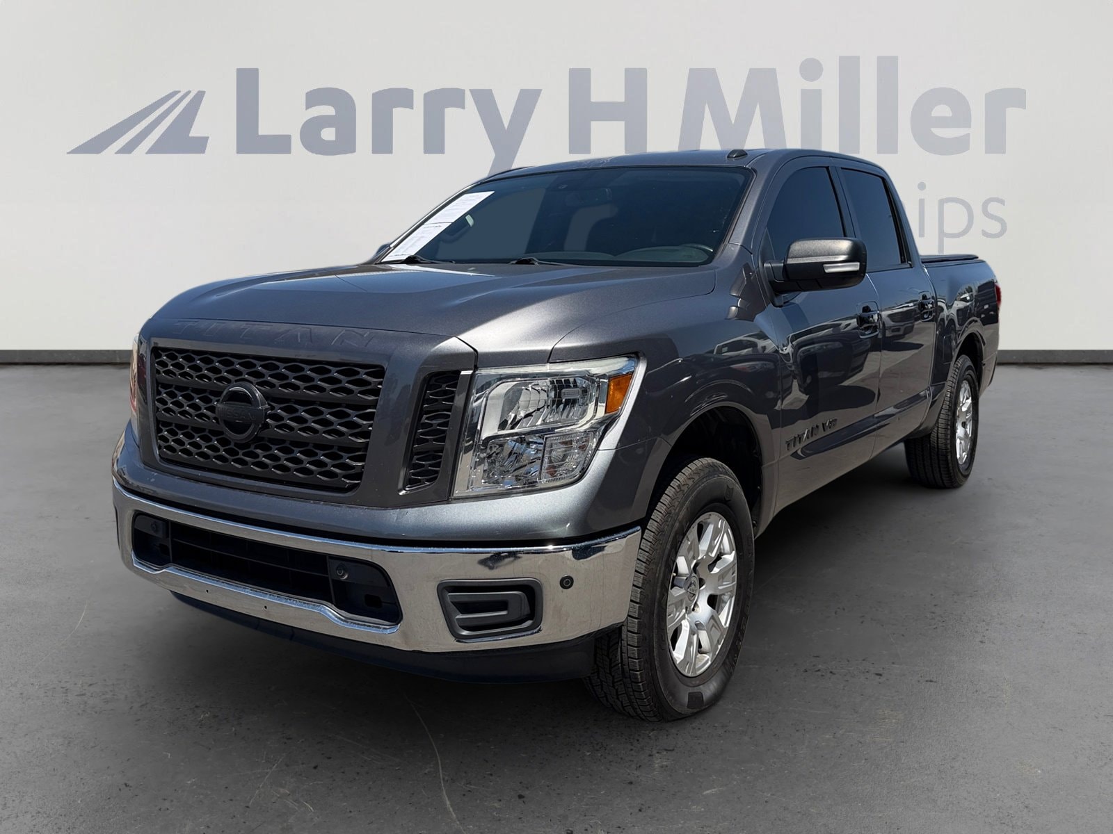 2019 Nissan Titan SV 4X2 Crew Cab's photo