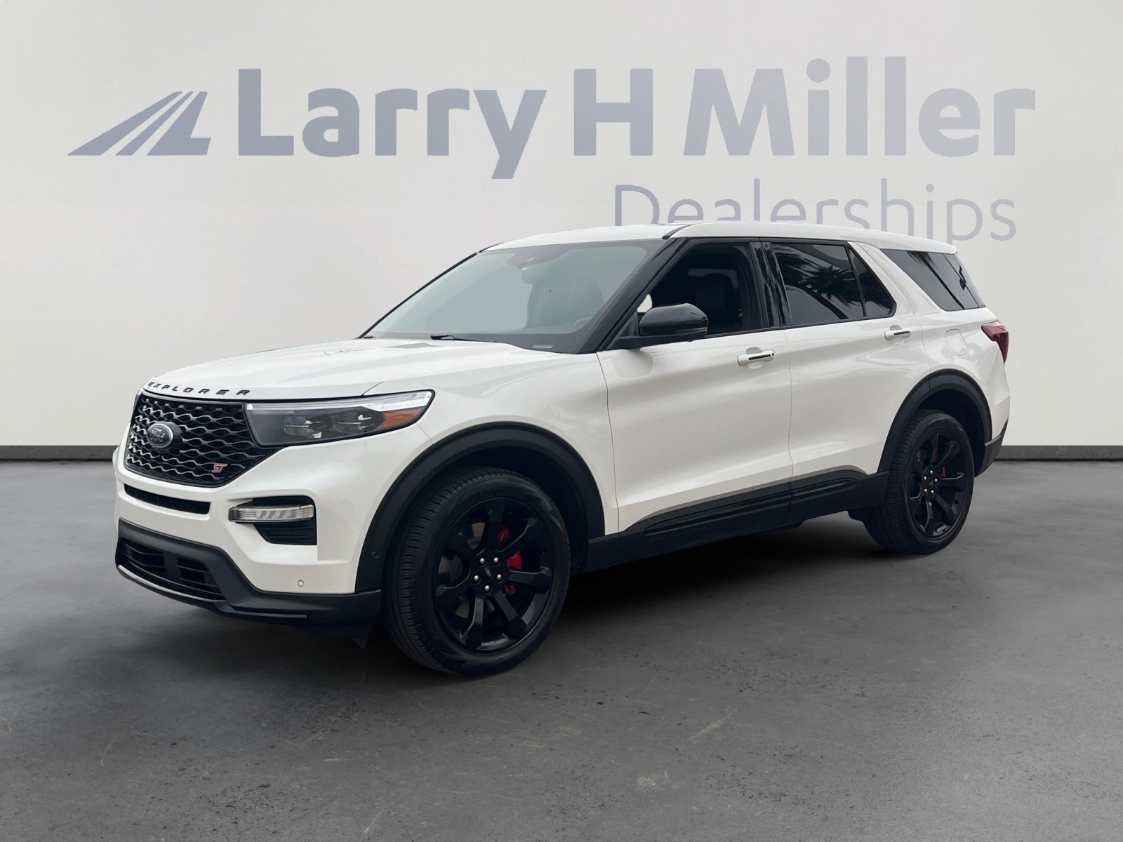 2022 Ford Explorer ST's photo
