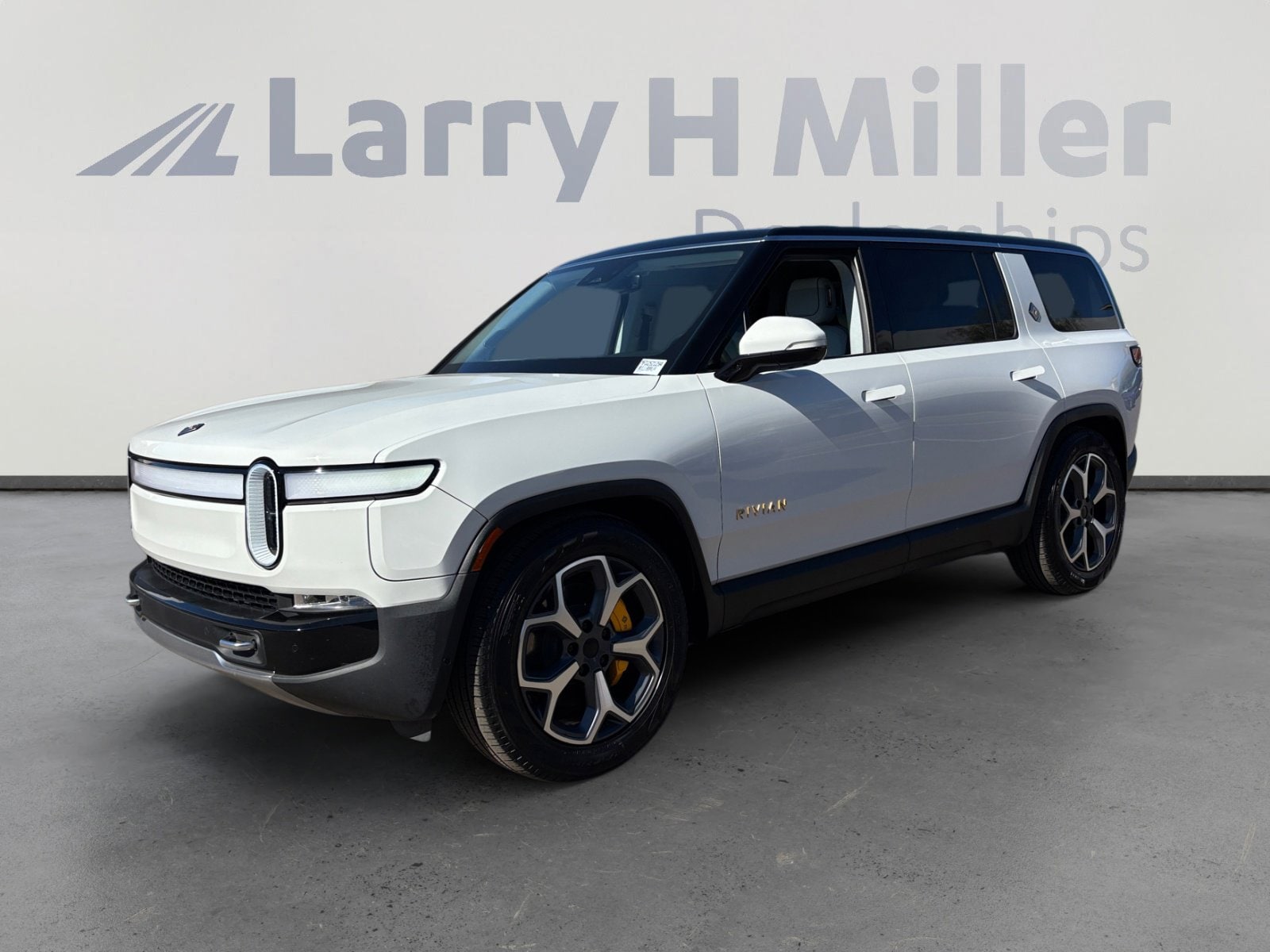 2023 Rivian R1S Adventure