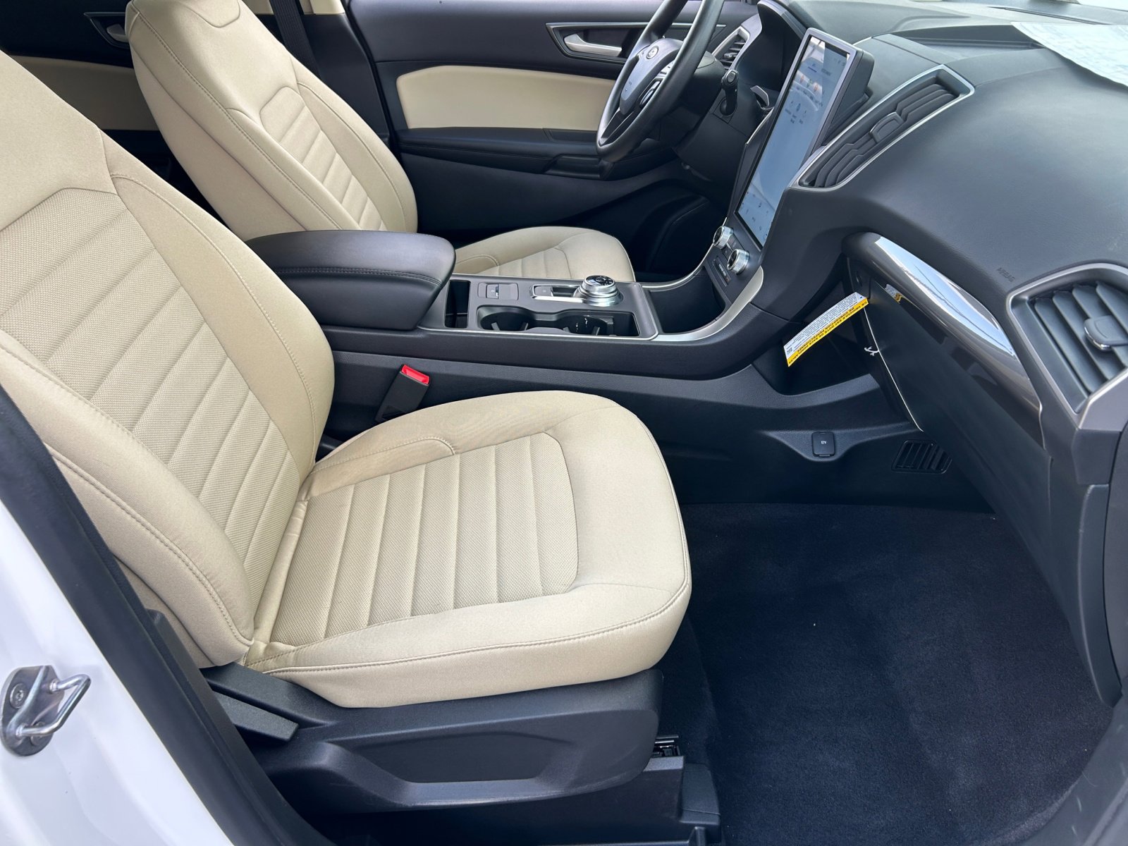 2024 Ford Edge SE photo 2