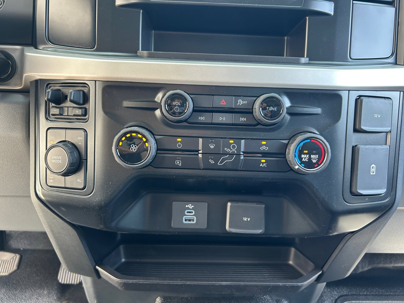 2025 Ford F-350 Super Duty XL - Photo 17