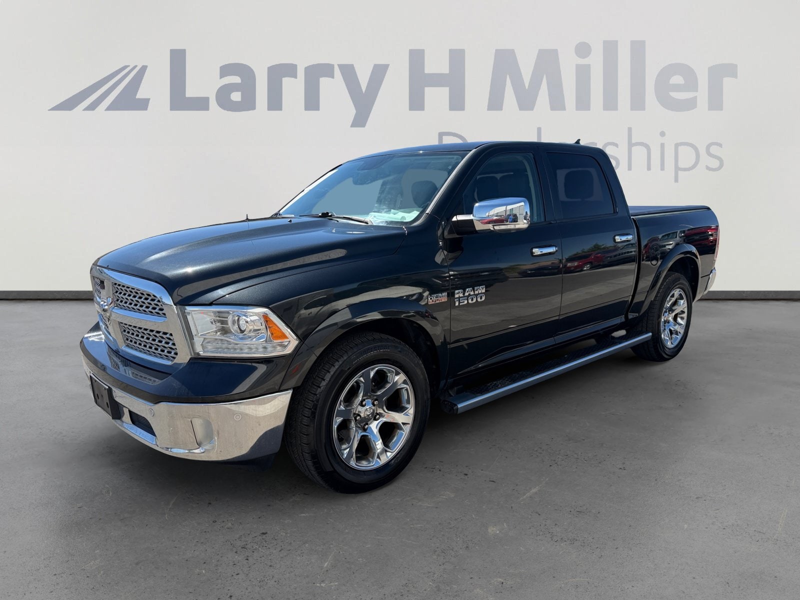 2017 RAM 1500 Laramie 4x4 Crew Cab 5'7's photo