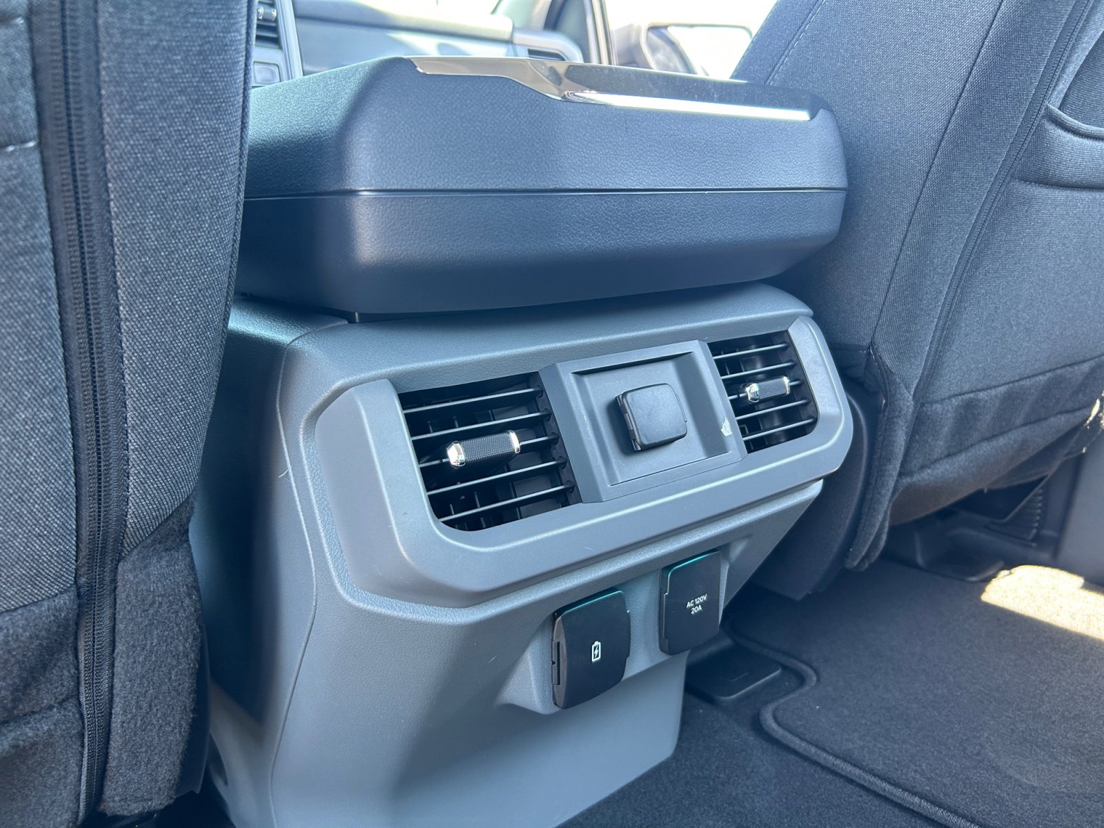 2024 Ford F-150 Lightning XLT - Photo 34