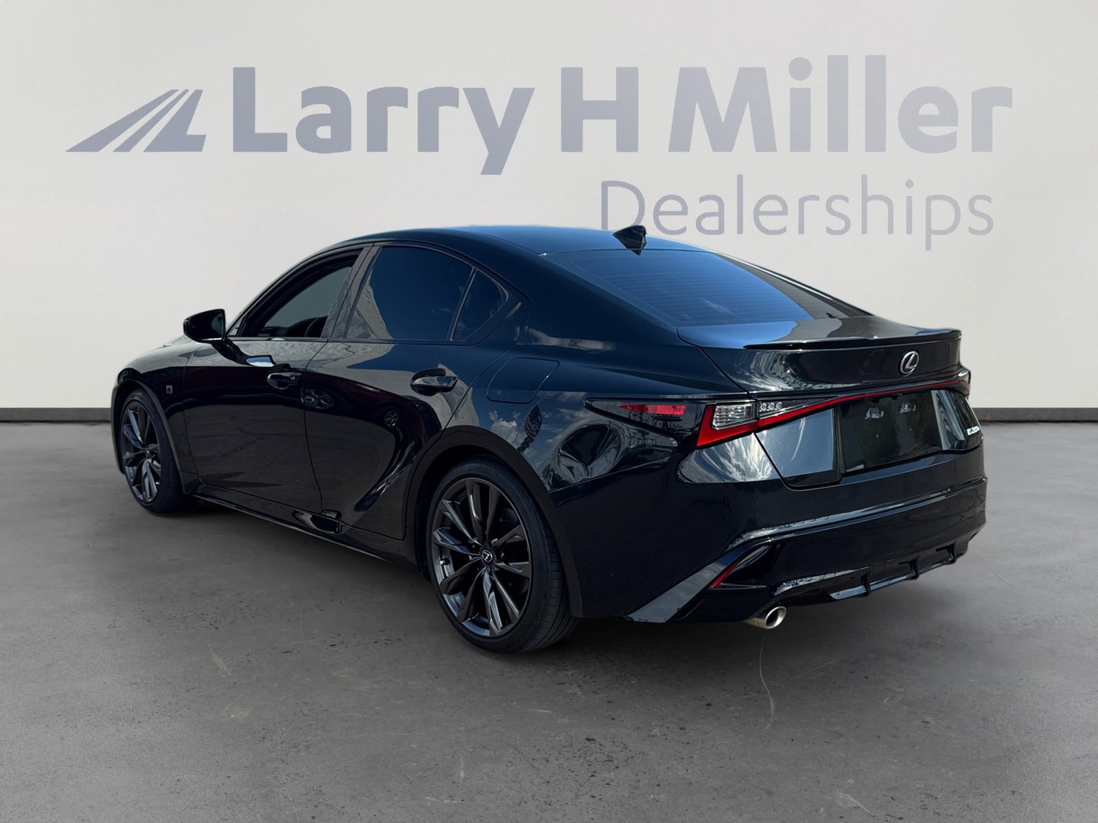2023 Lexus IS 350 F SPORT photo 4