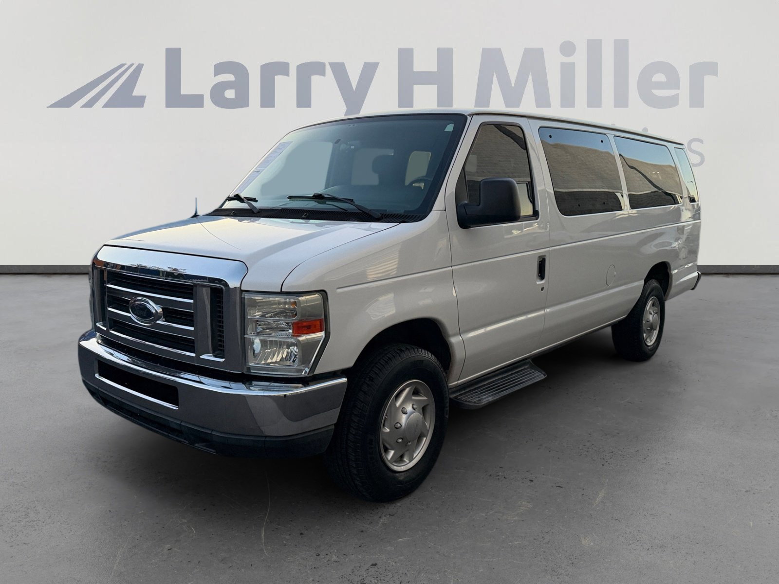 2010 Ford E-Series E-350 XLT Super Duty Extended's photo