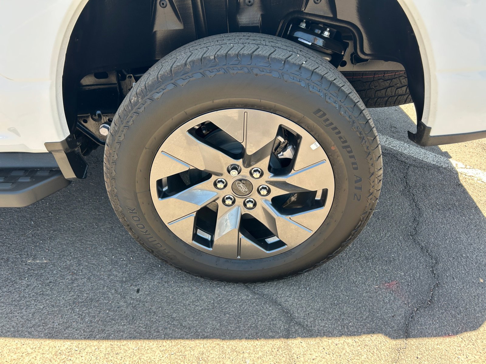 2024 Ford F-150 Lightning XLT - Photo 28