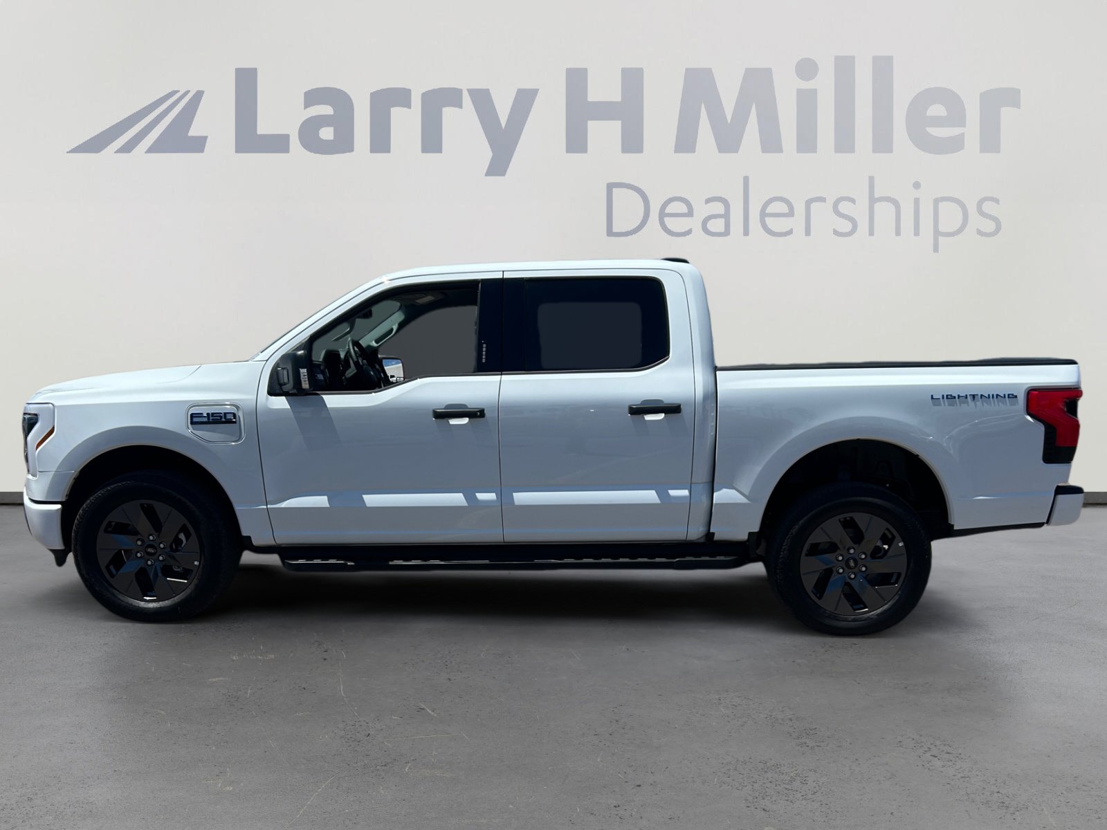 2024 Ford F-150 Lightning XLT photo 3
