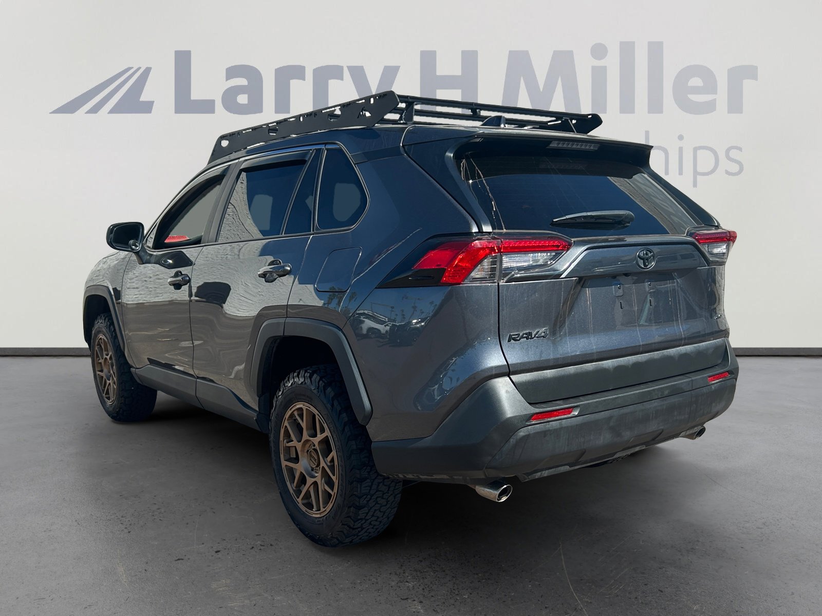 2022 Toyota RAV4 LE photo 4