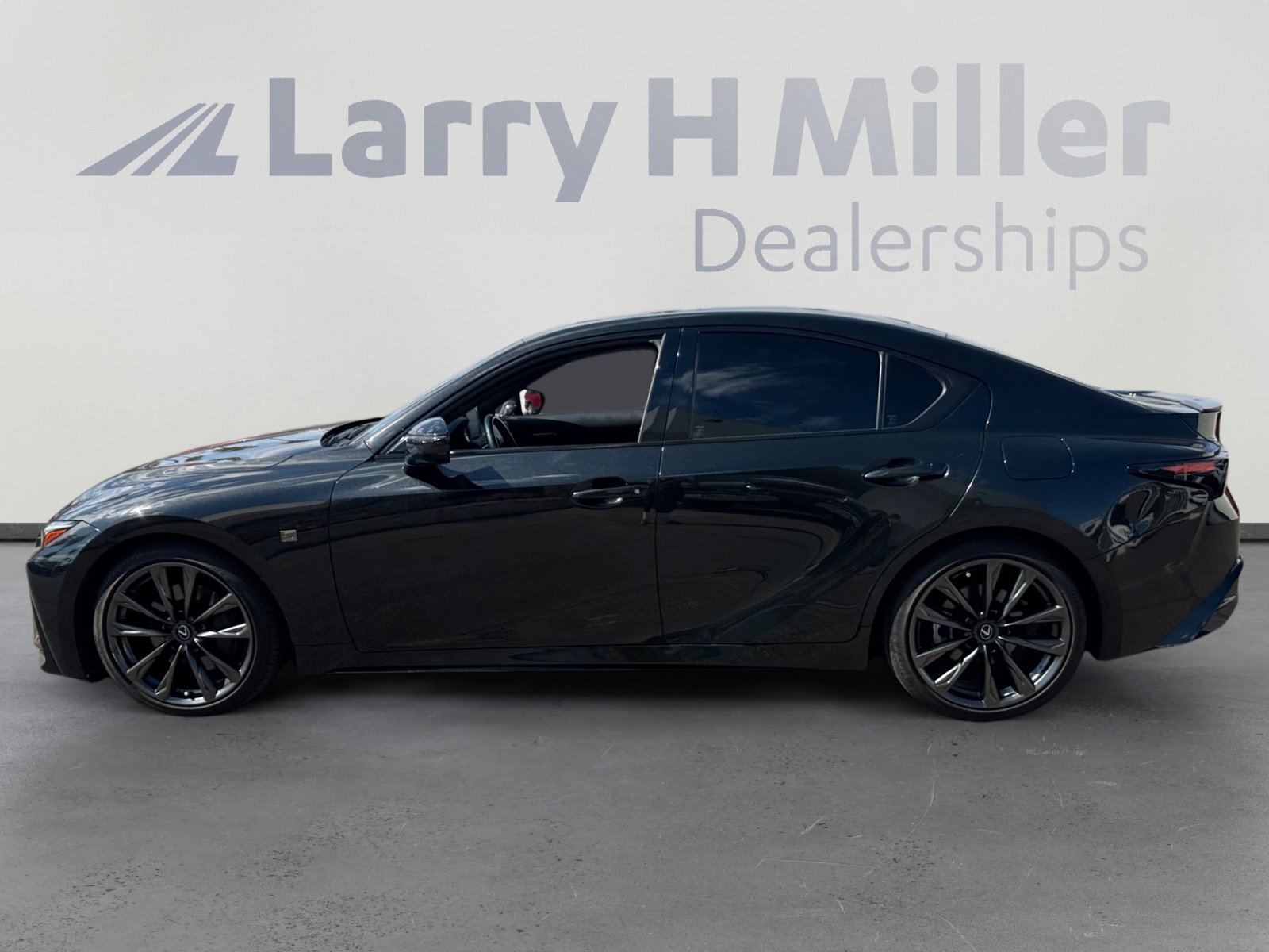2023 Lexus IS 350 F SPORT photo 3