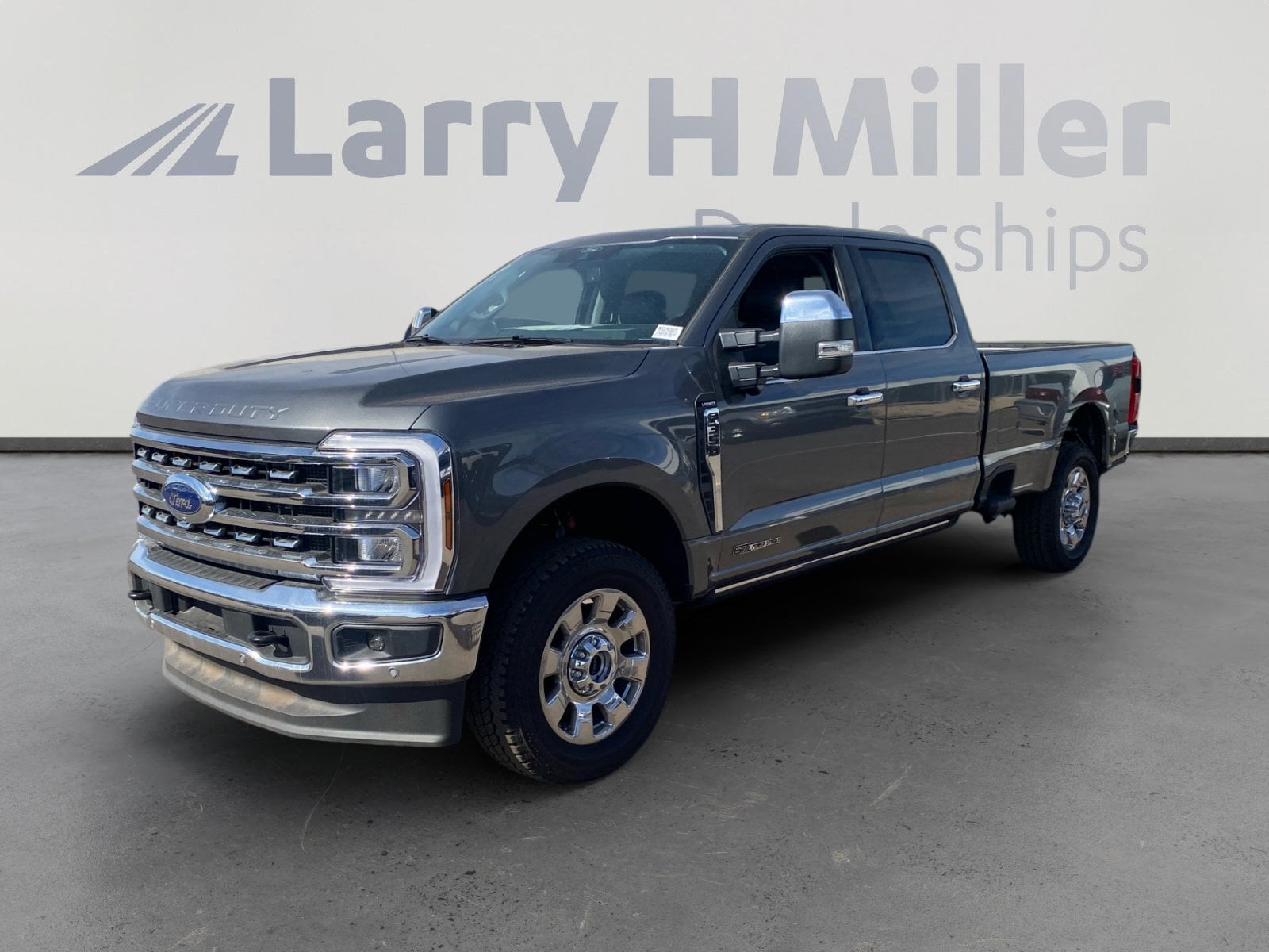 2025 Ford F-350 Super Duty Lariat's photo