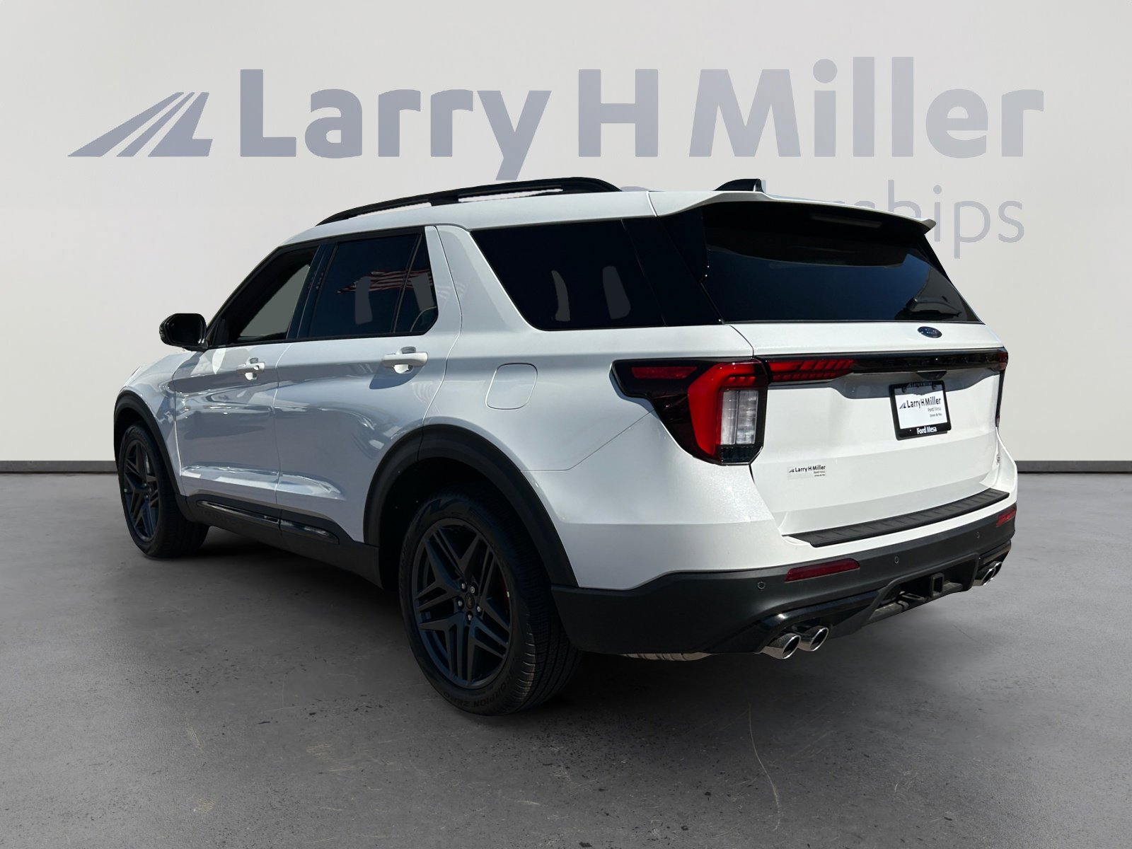 2025 Ford Explorer ST photo 4