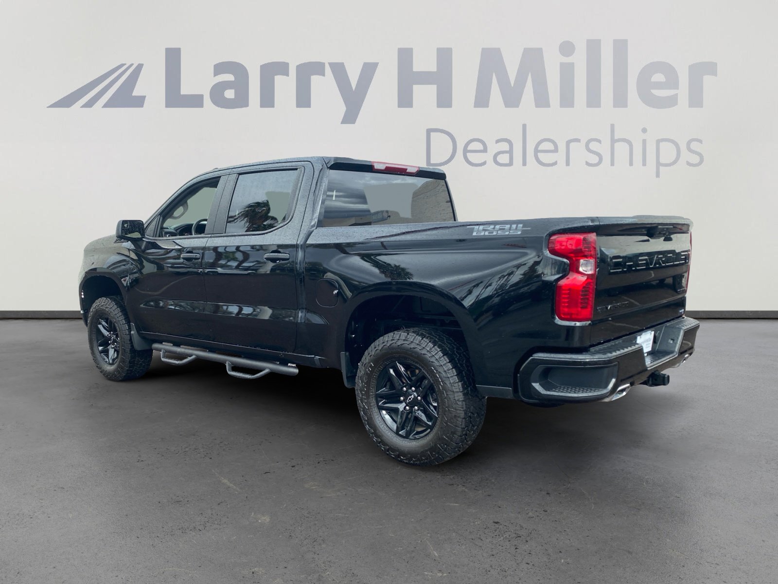 2025 Chevrolet Silverado 1500 Custom Trail Boss photo 2