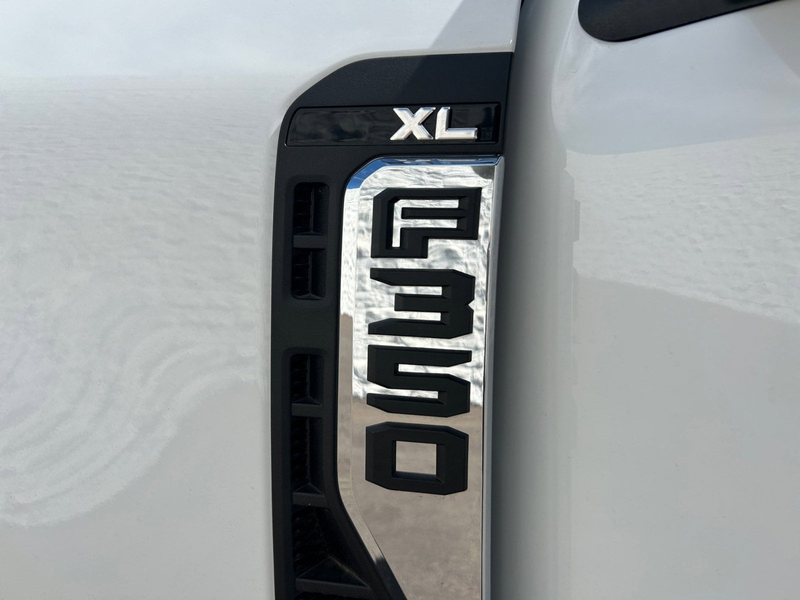 2025 Ford F-350 Super Duty XL - Photo 26
