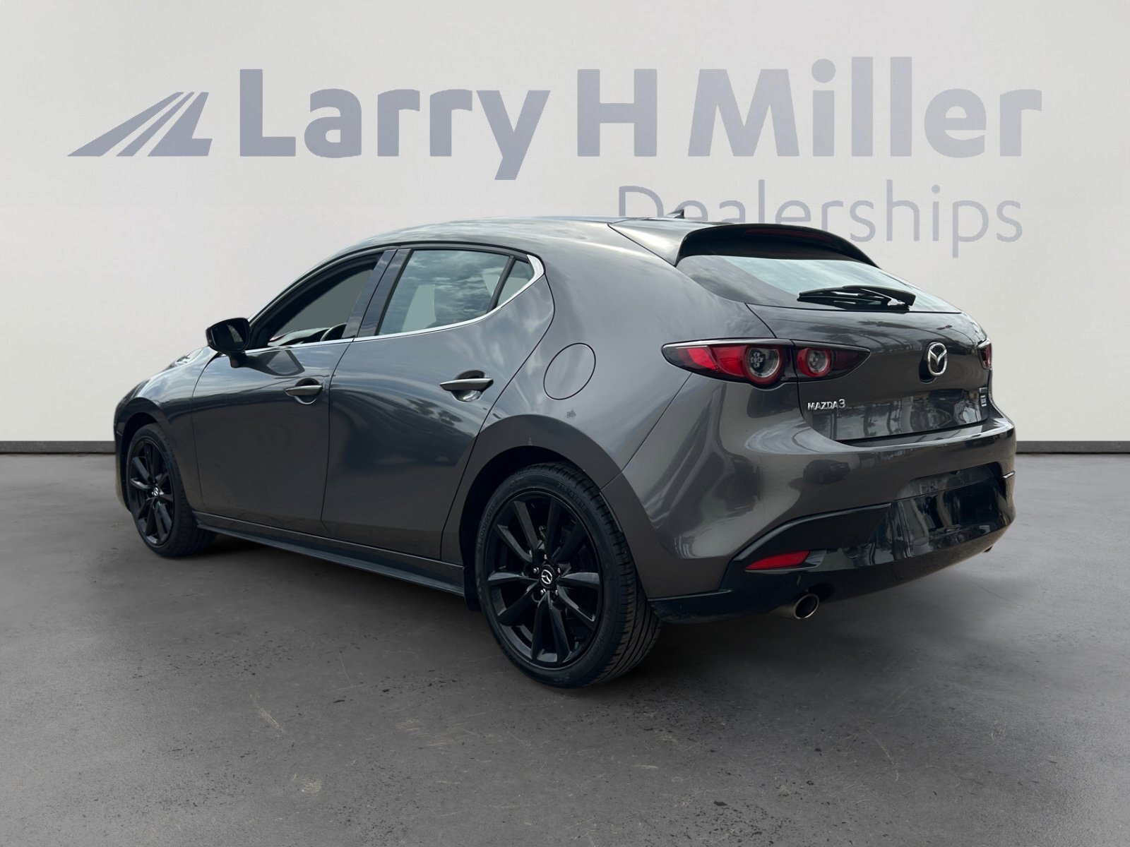 2021 Mazda Mazda3 Hatchback Premium photo 4
