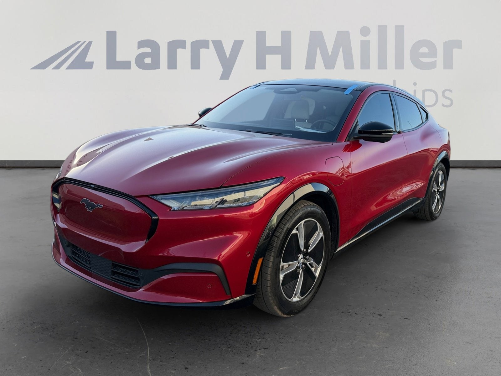 2023 Ford Mustang-Mach-e Premium's photo