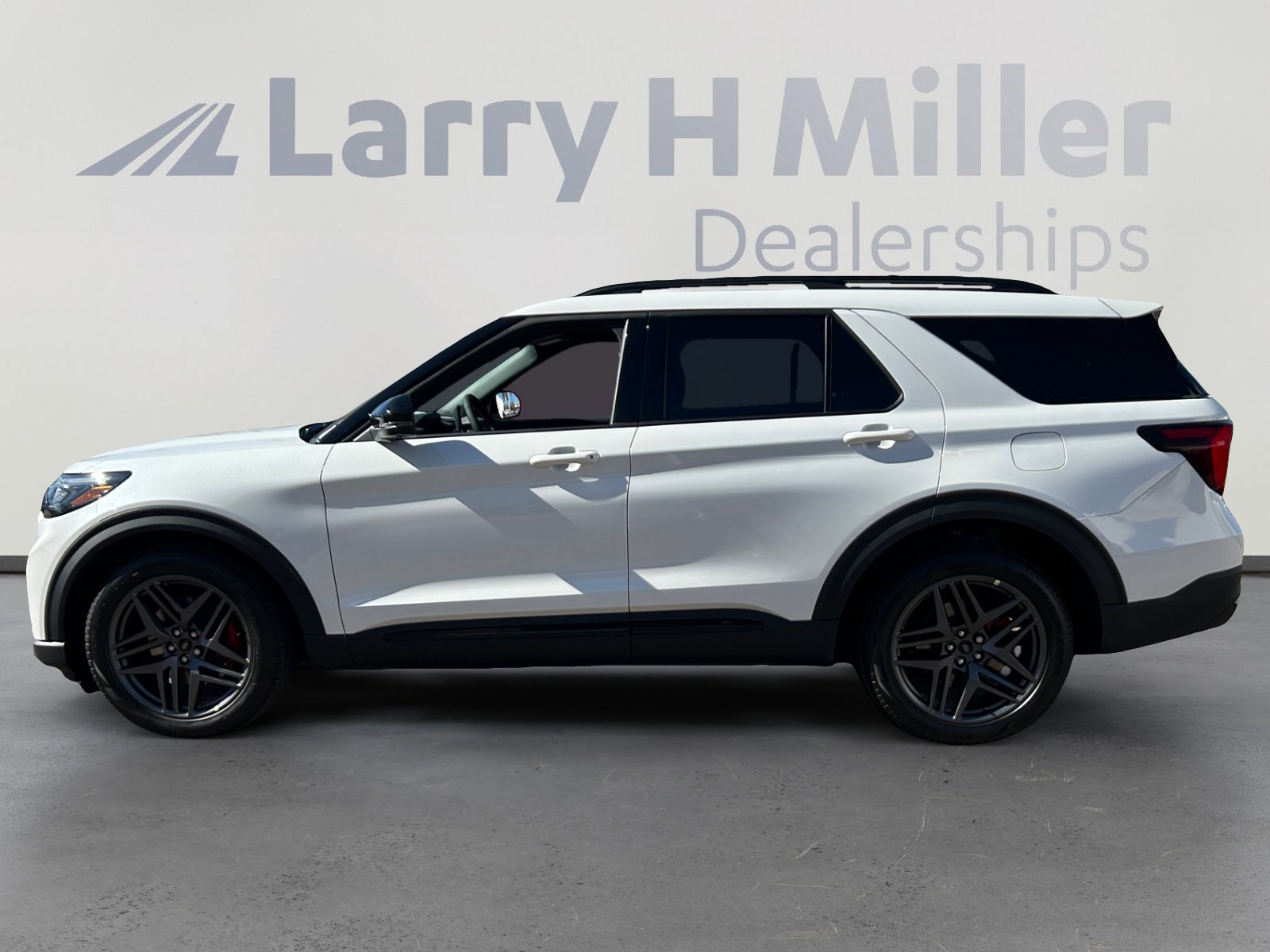 2025 Ford Explorer ST photo 3