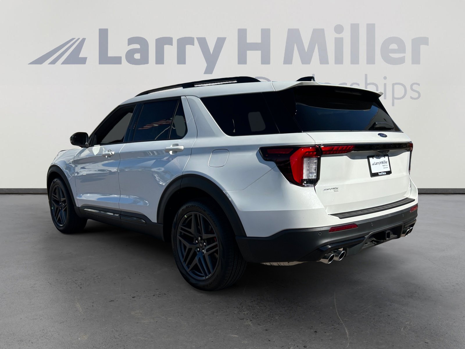 2025 Ford Explorer ST photo 4