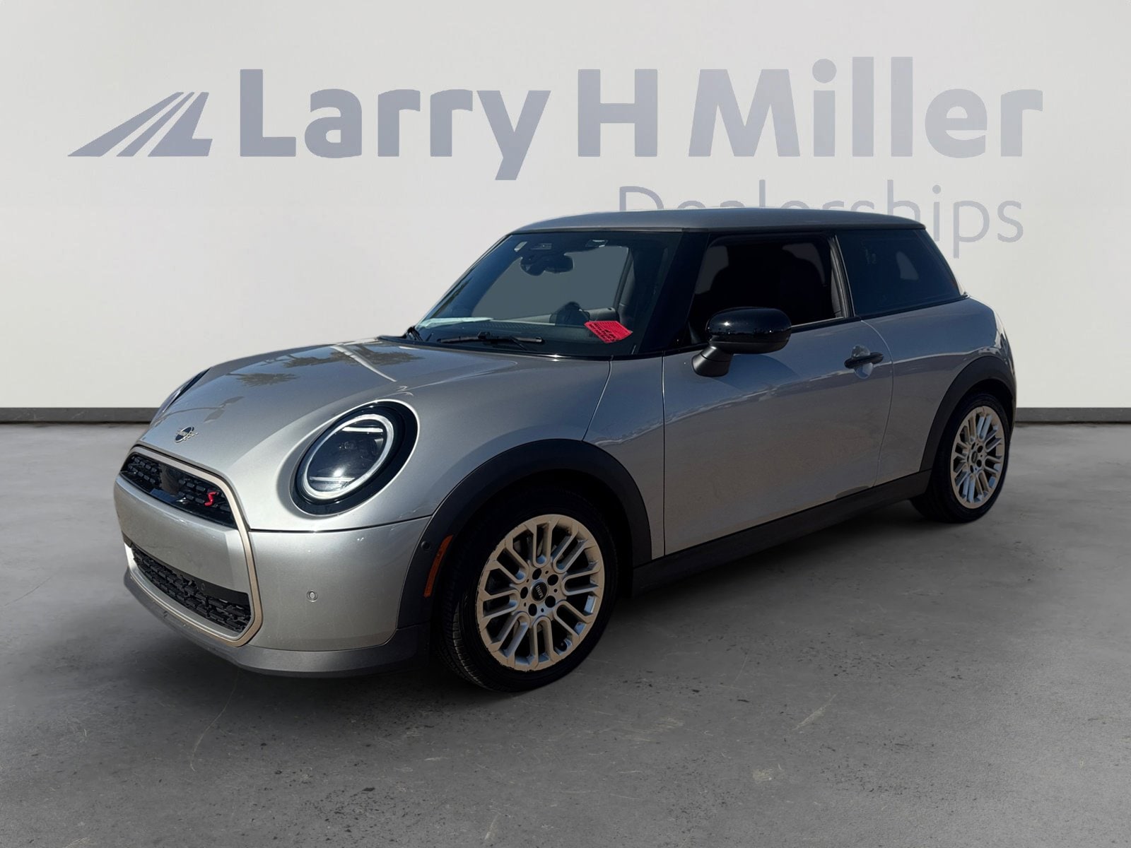 2025 MINI Hardtop 2 Door S's photo