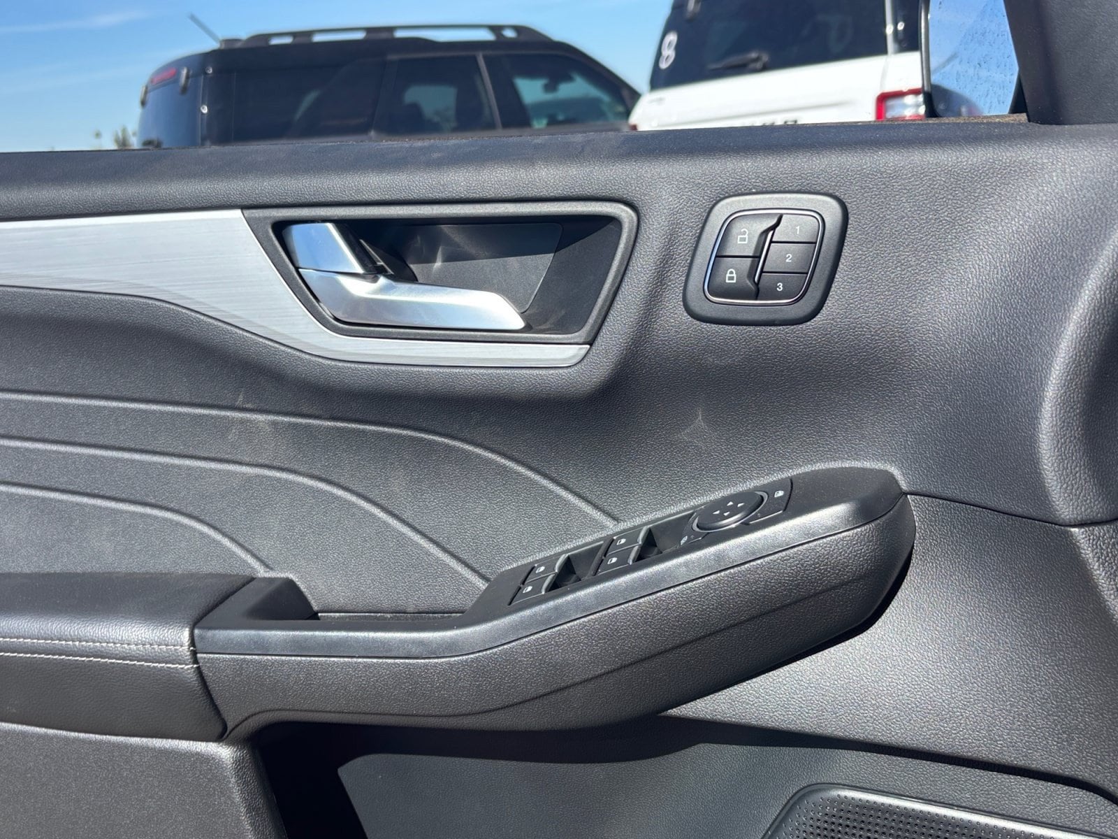 2025 Ford Escape Plug-in hybrid PHEV - Photo 17