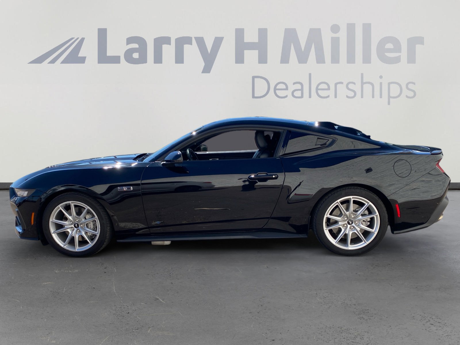 2024 Ford Mustang GT Premium photo 3