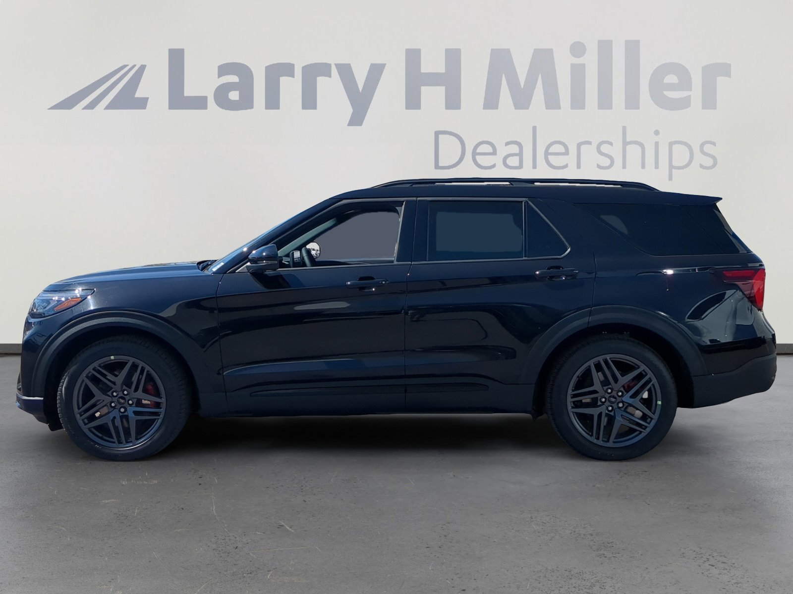 2025 Ford Explorer ST photo 3