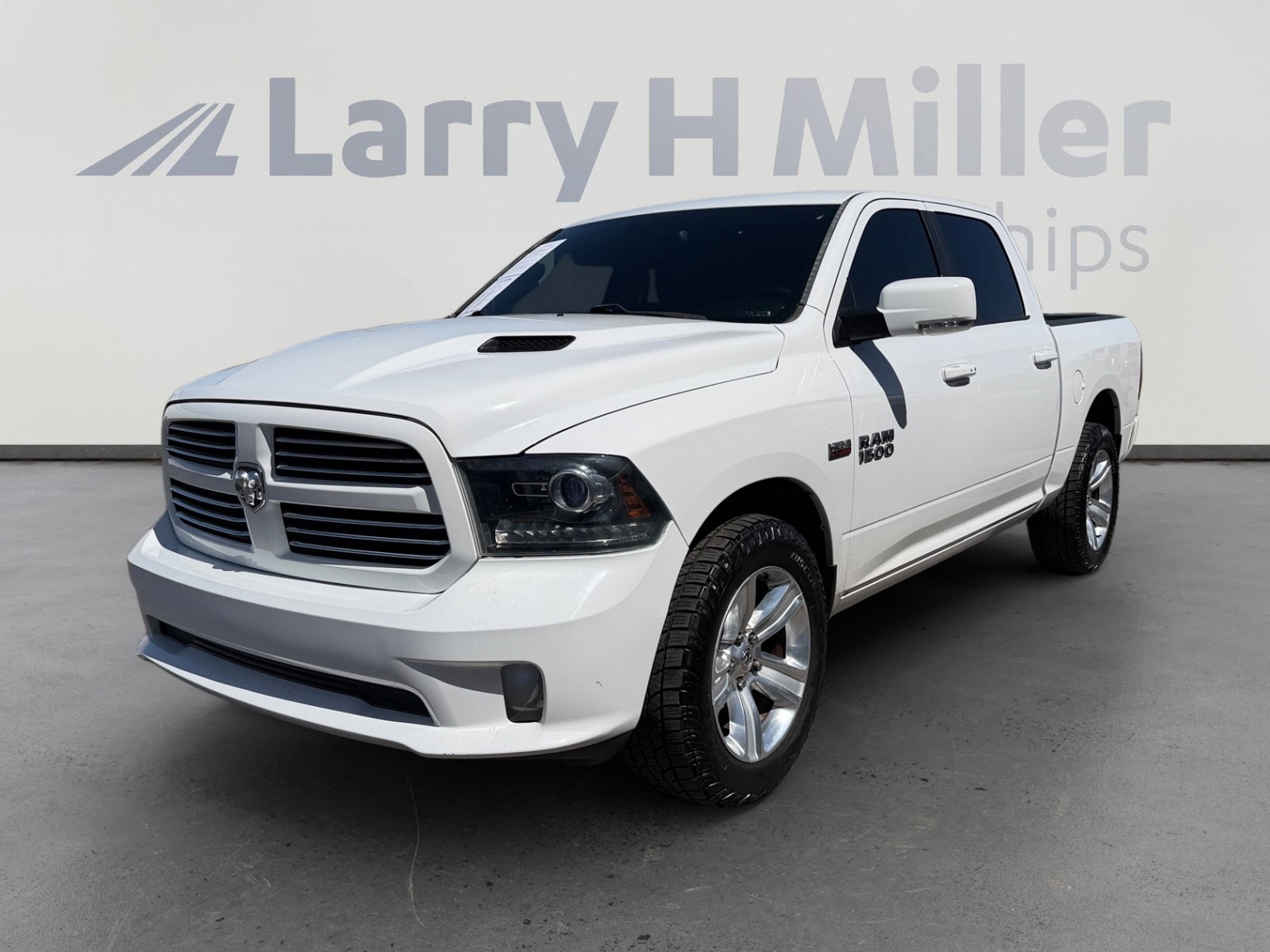 2016 RAM 1500 Sport 4x4 Crew Cab 5'7's photo