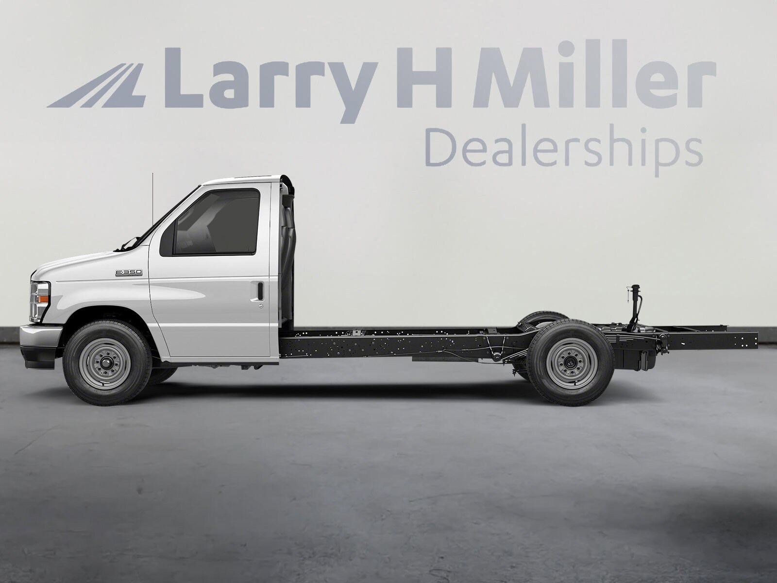 2023 Ford E-350 photo 3