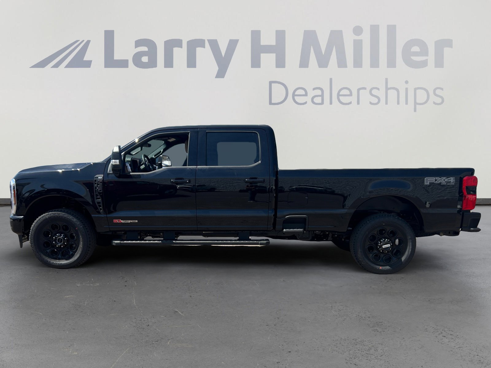 2025 Ford F-350 photo 3
