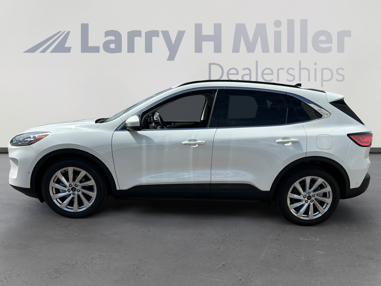 2022 Ford Escape Titanium Hybrid photo 3