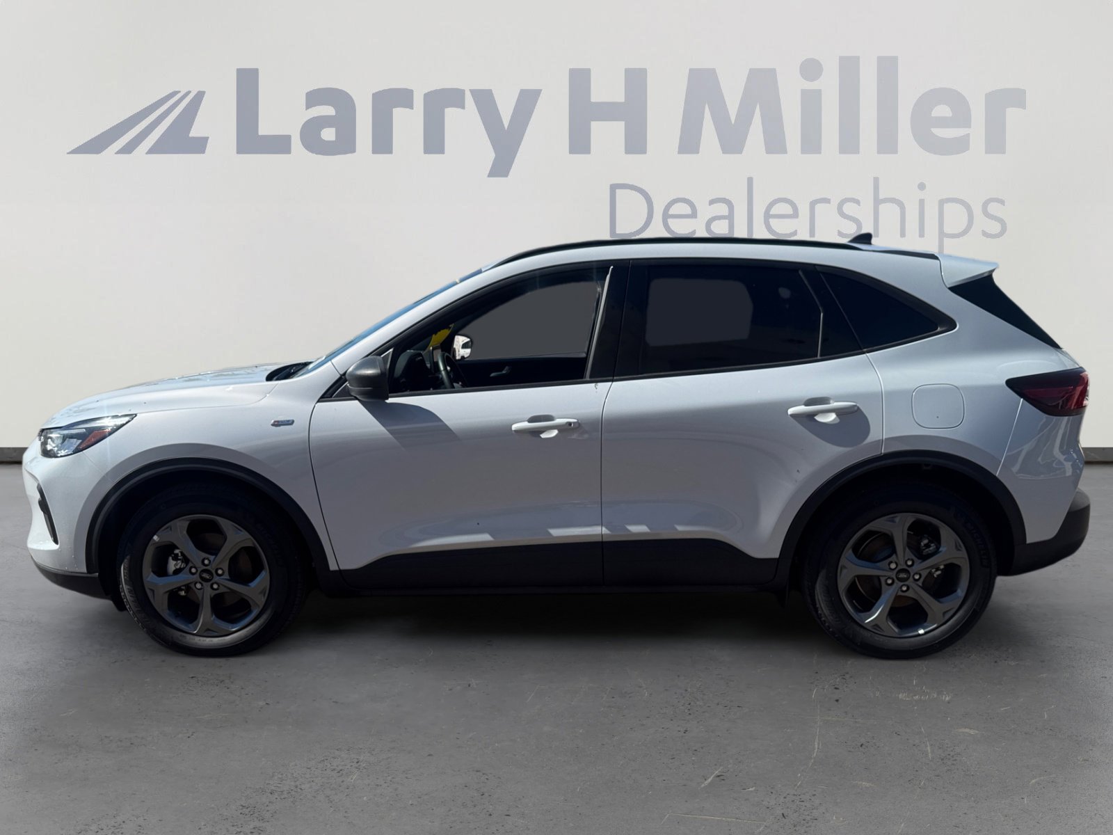 2025 Ford Escape ST-Line photo 3