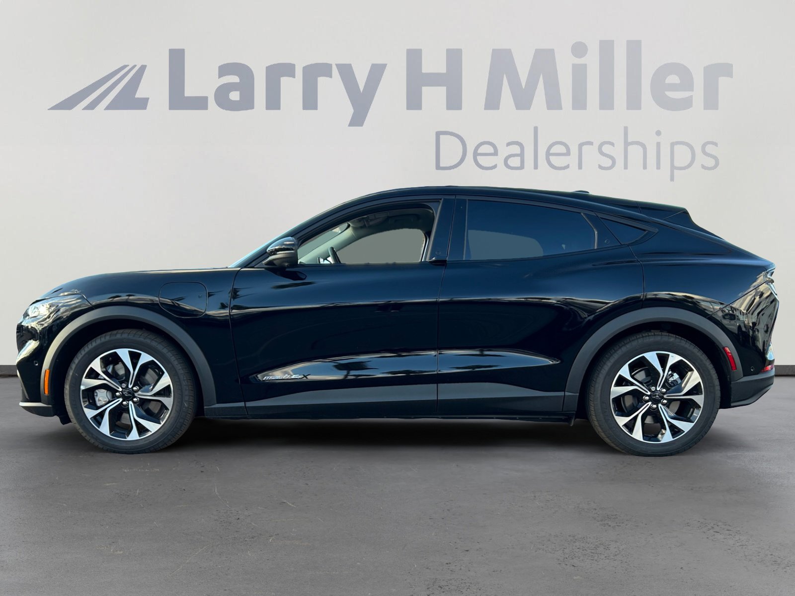 2024 Ford Mustang Mach-E Select photo 3
