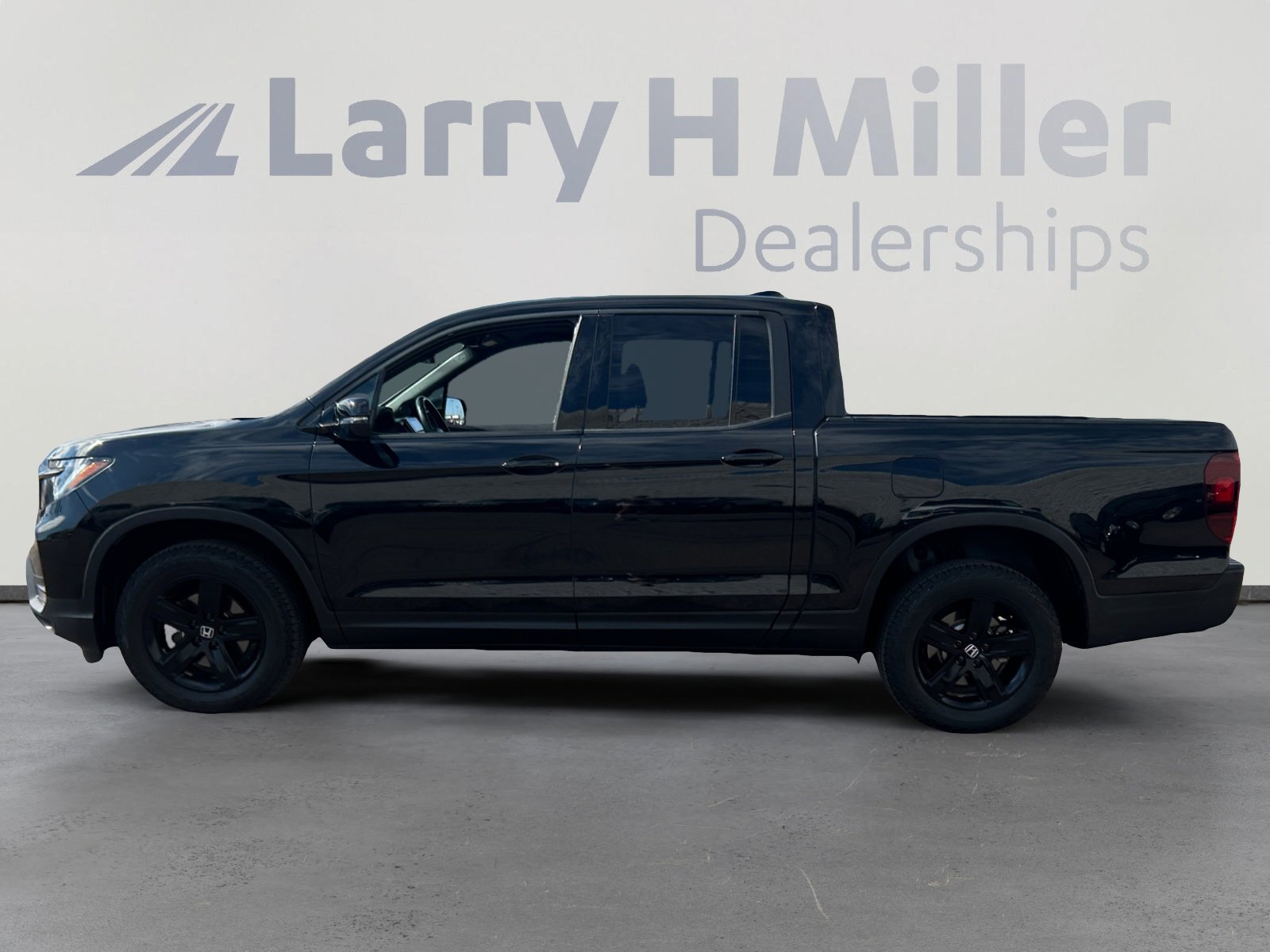 2021 Honda Ridgeline Black Edition photo 3