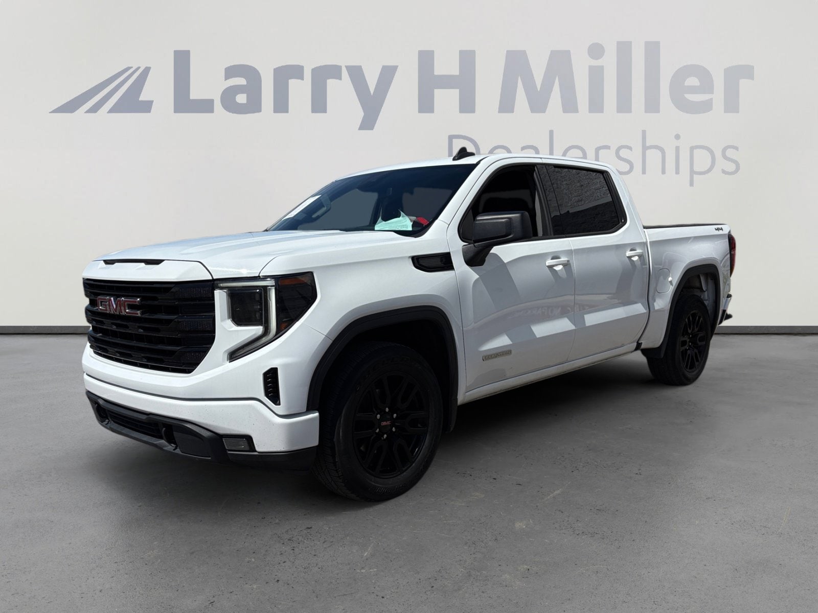 2022 GMC Sierra 4WD Crew Cab Short Box Elevation's photo