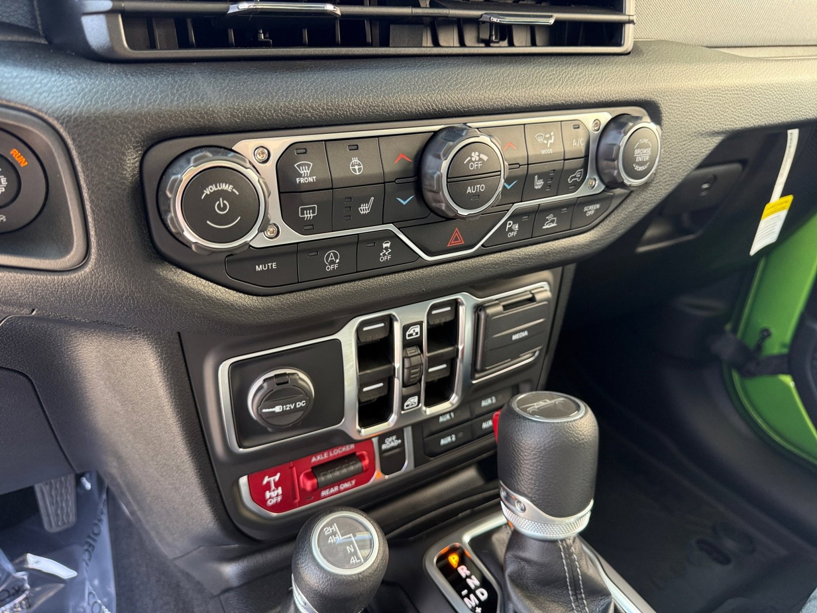 2025 Jeep Gladiator Willys - Photo 13