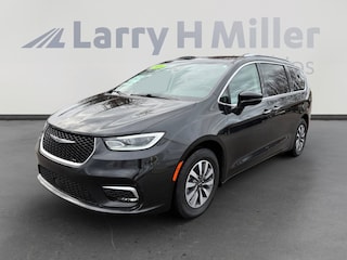 Used 2021 Chrysler Pacifica Touring L! TAKE THE FAMILY! Van Passenger Van Boise, ID
