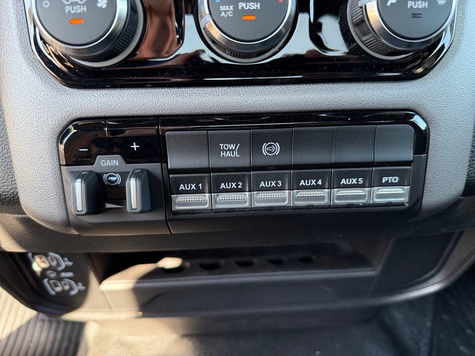 2026 RAM 3500 Chassis Big Horn - Photo 33